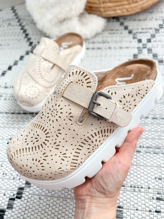 Very G Lulu Platform Clog - Cream