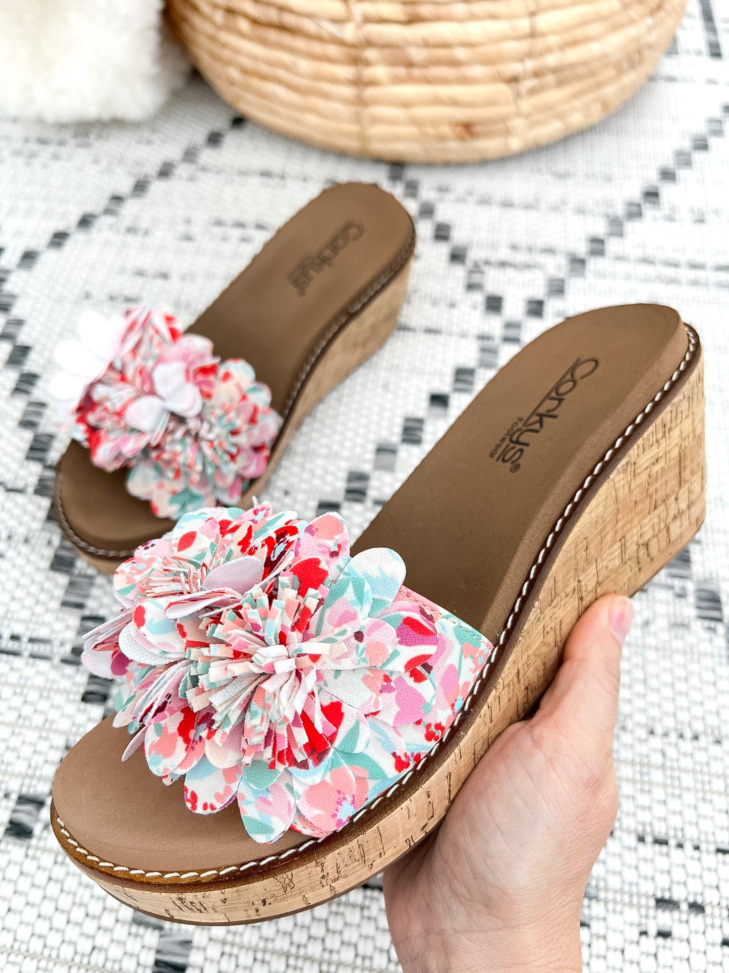 Corky's Wildflower Wedge - White Floral