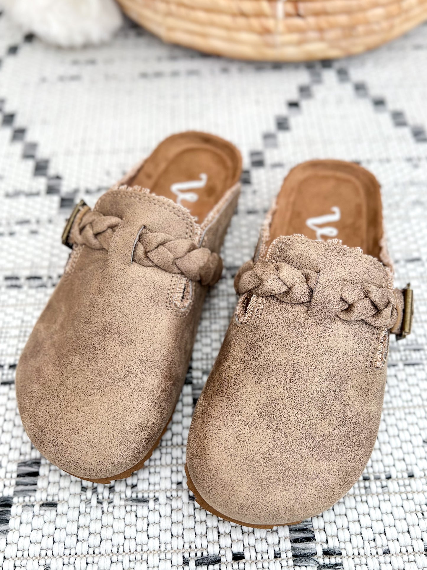 Very G Iris 3 Clog - Beige