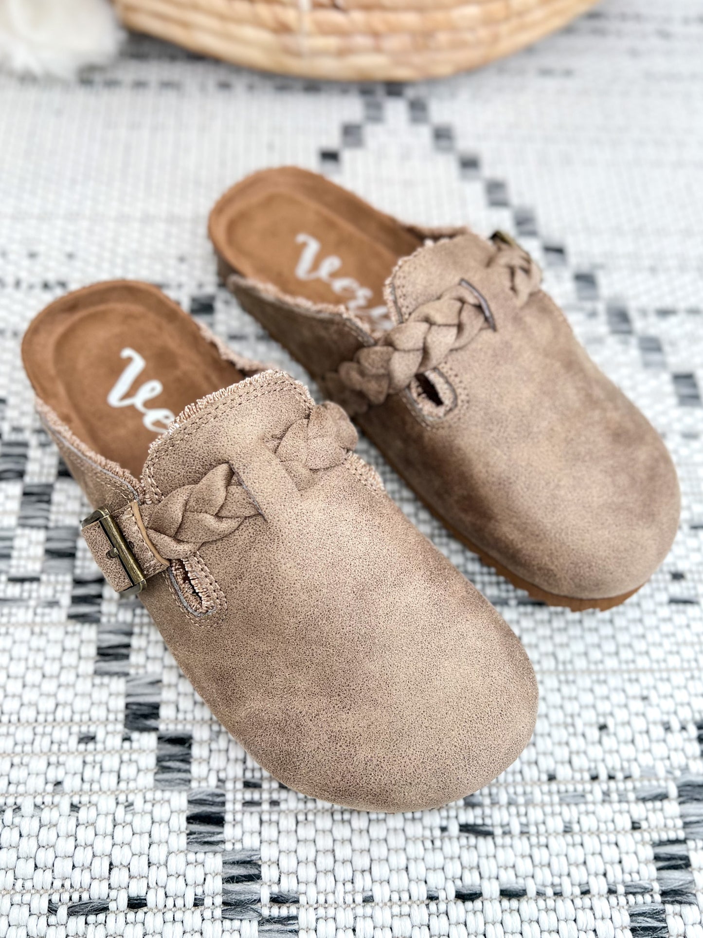 Very G Iris 3 Clog - Beige