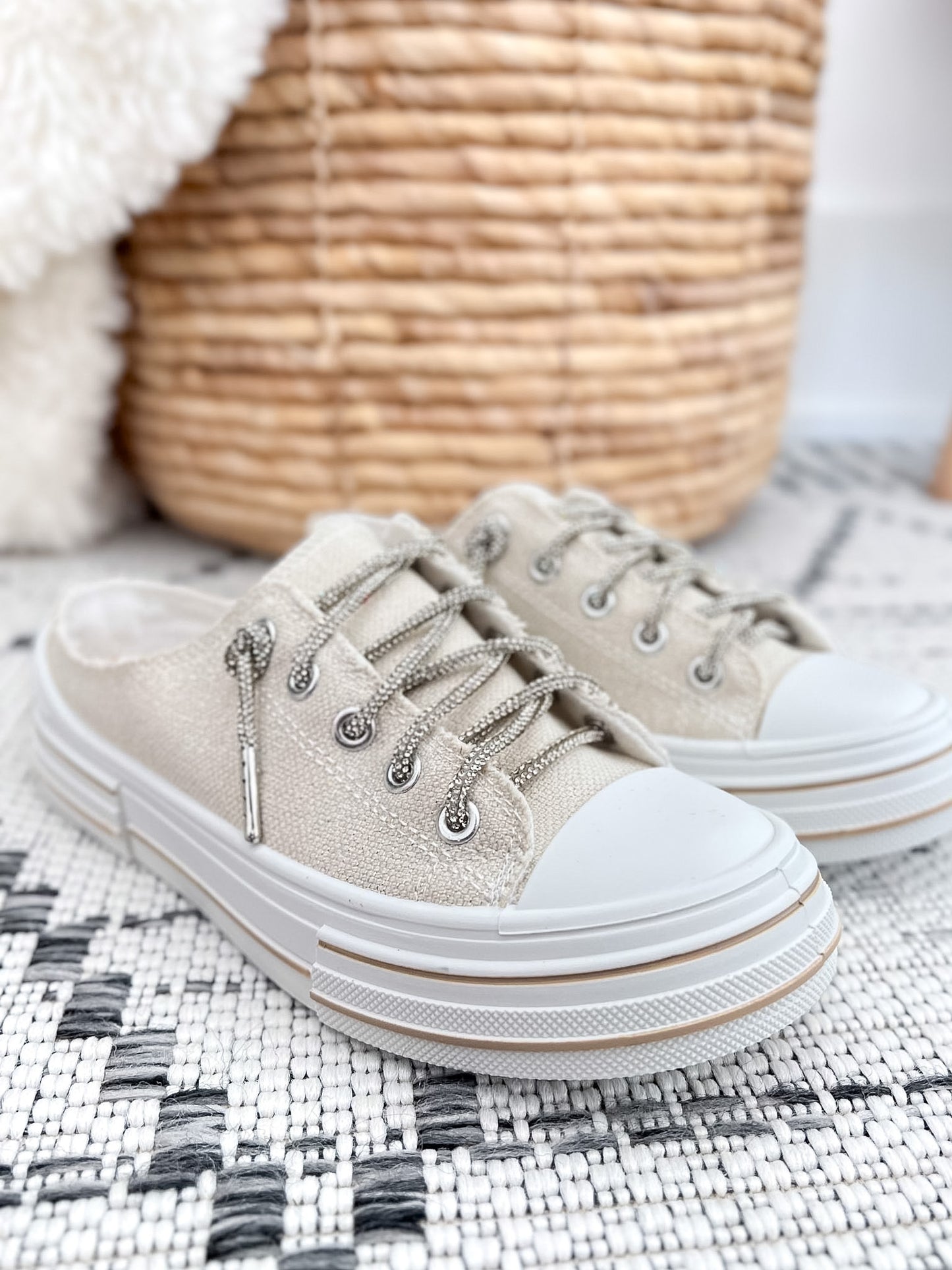 Very G Aman Slip On Sneaker - Natural
