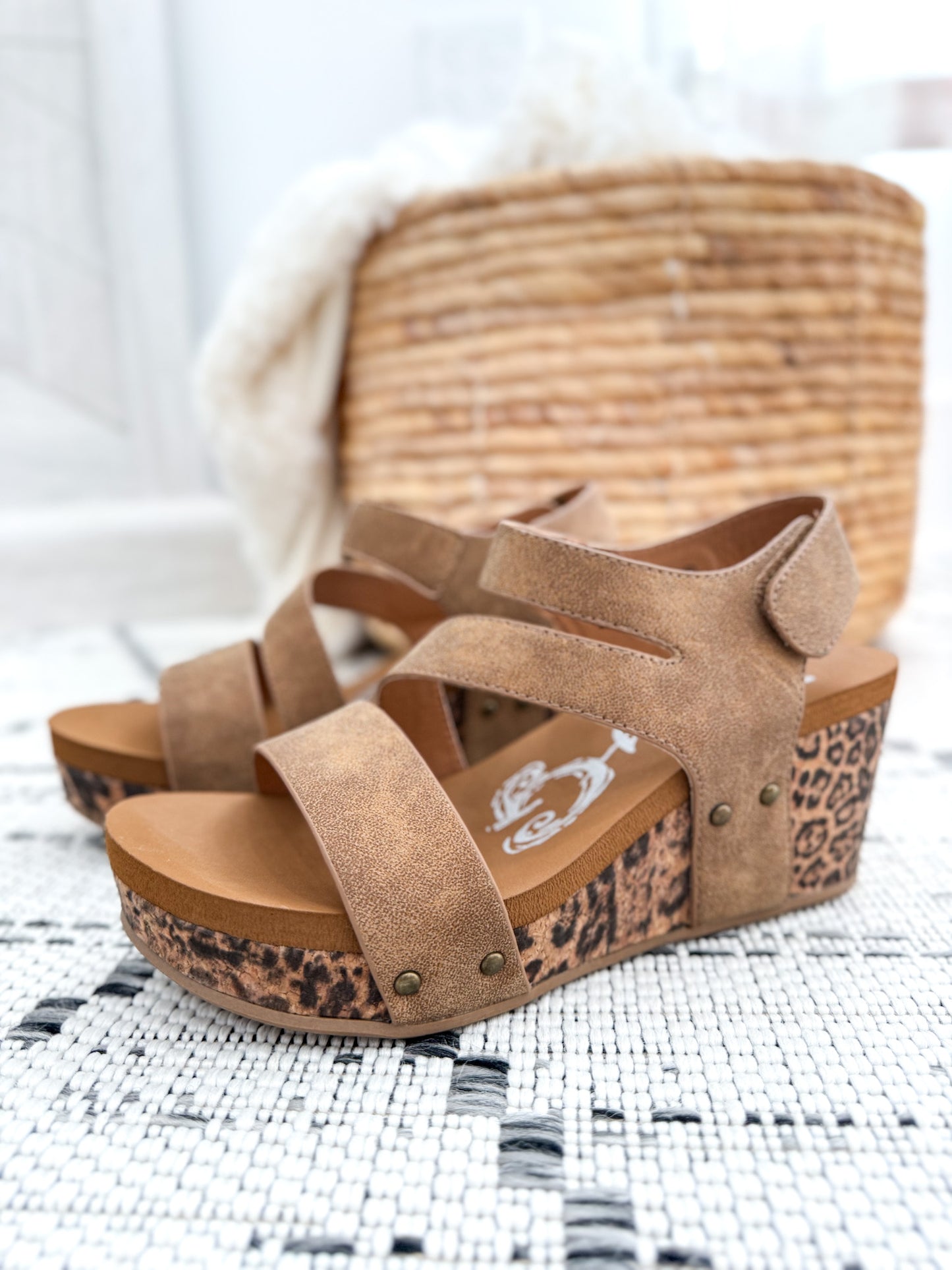 Very G Atlas Wedge - Tan