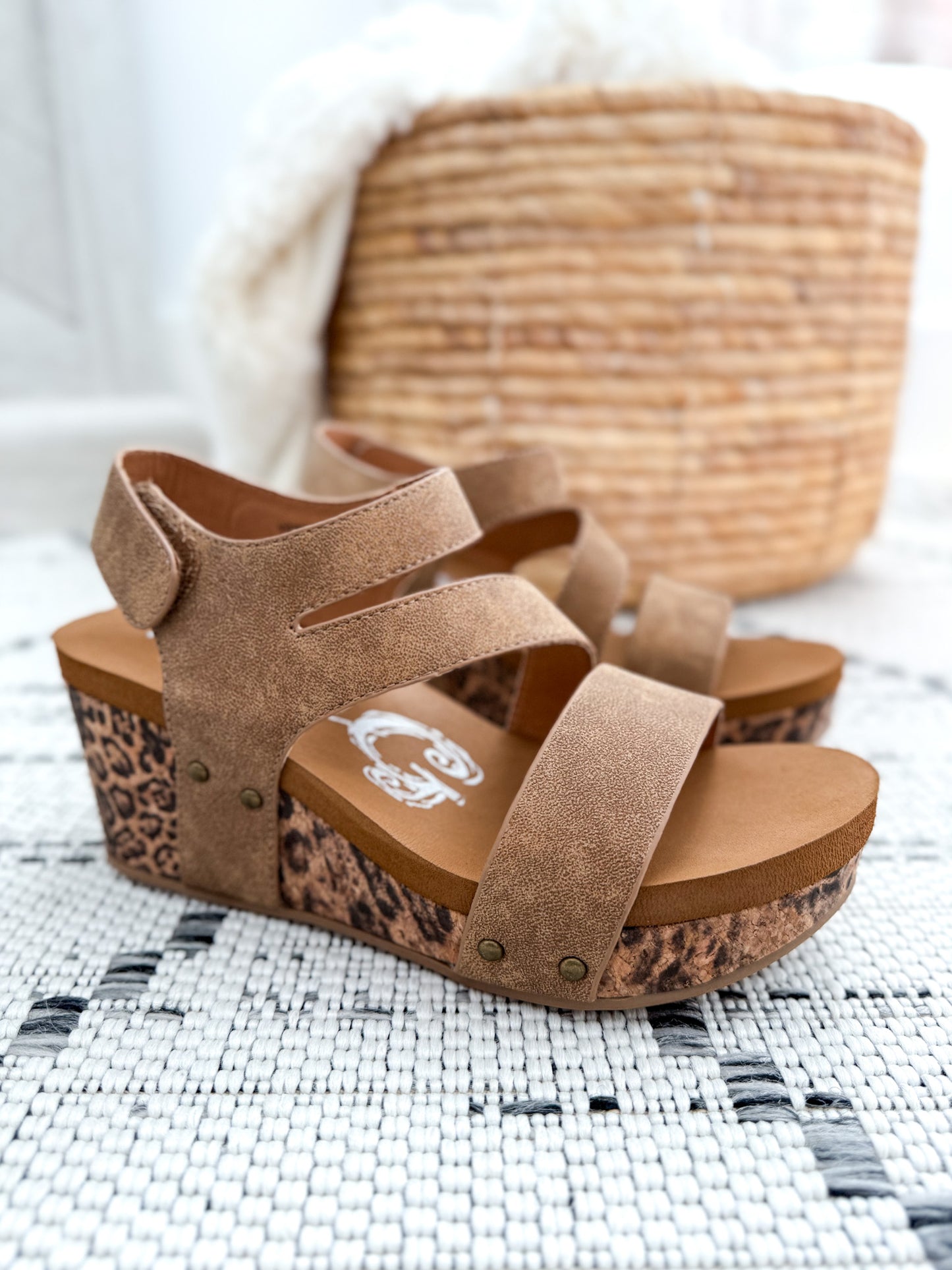 Very G Atlas Wedge - Tan