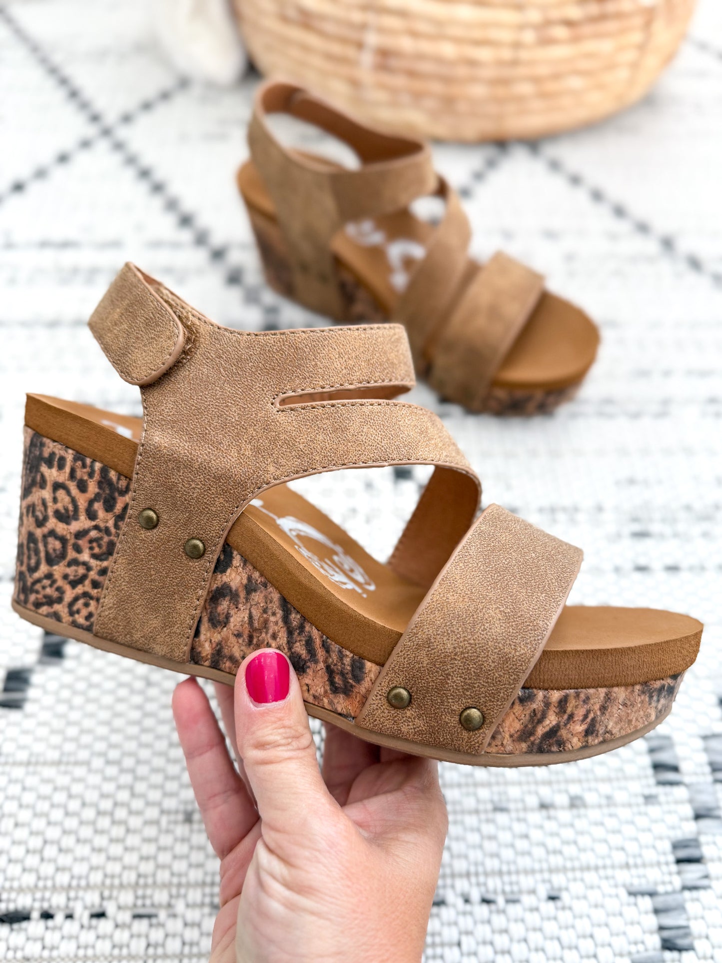 Very G Atlas Wedge - Tan