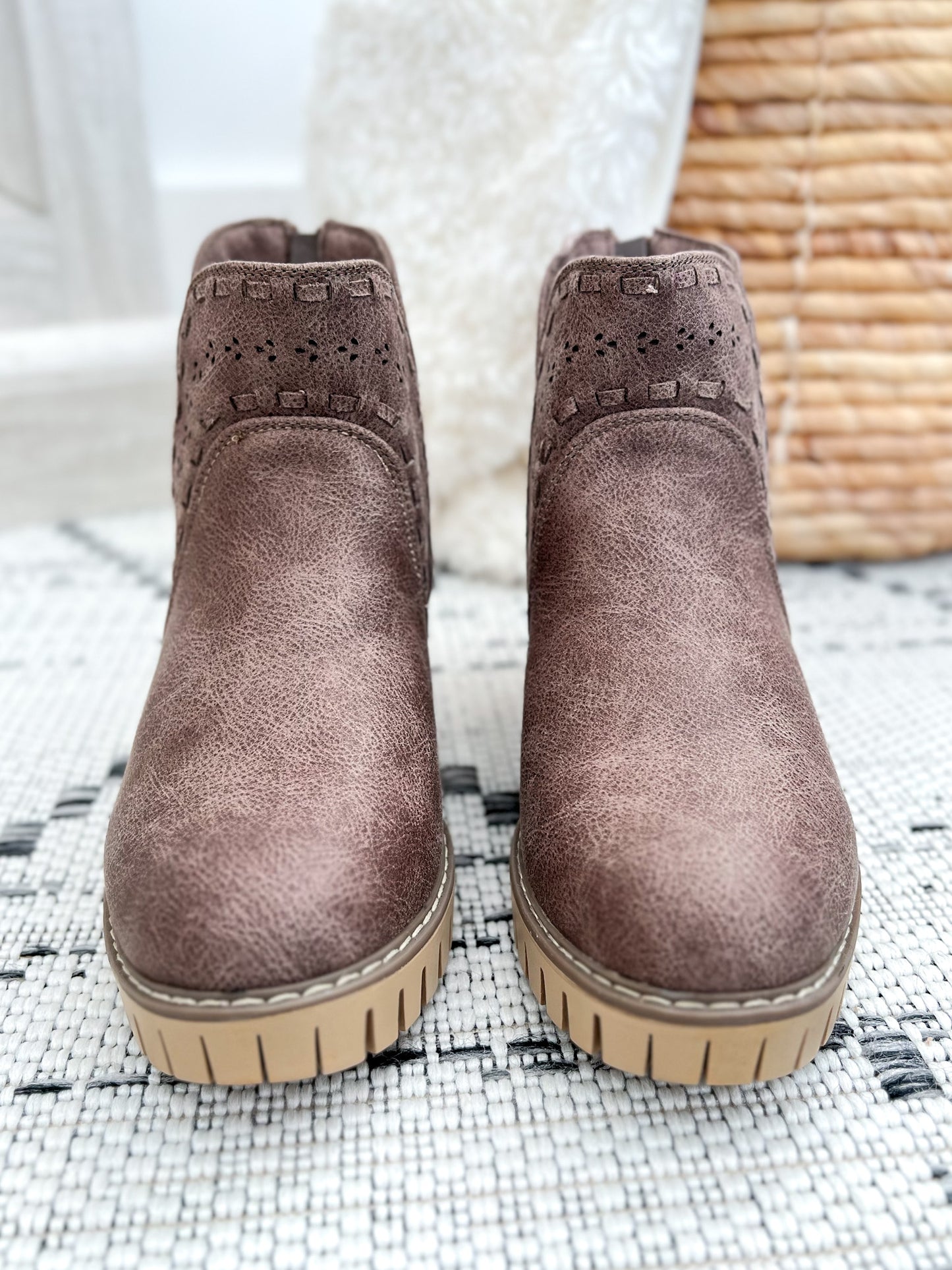 Very G Aryana Boot - Taupe