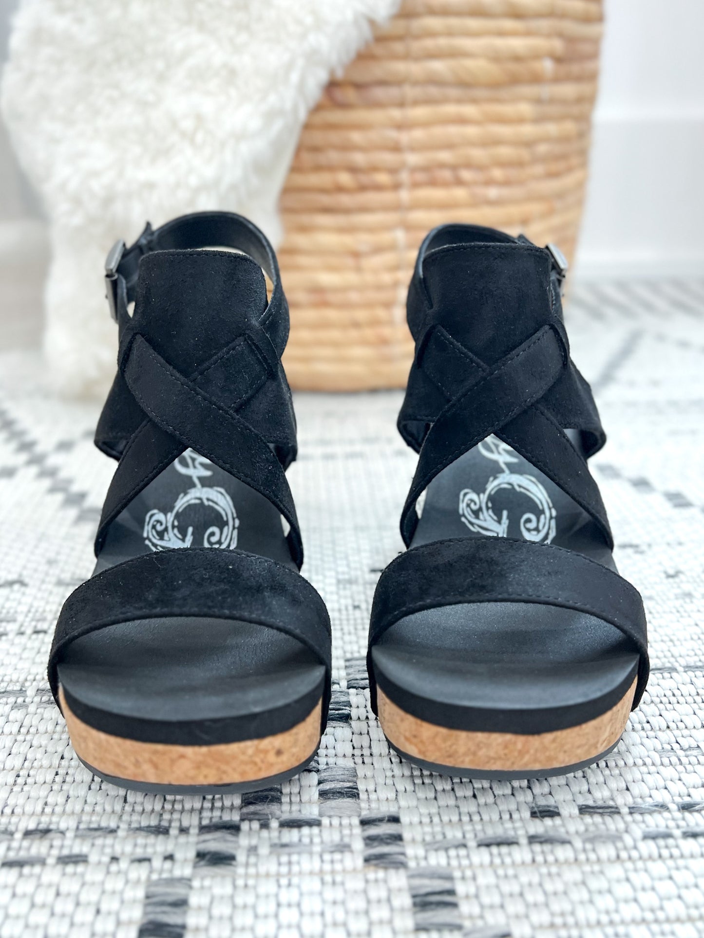 Very G Vector Sandal - Black - Final Sale