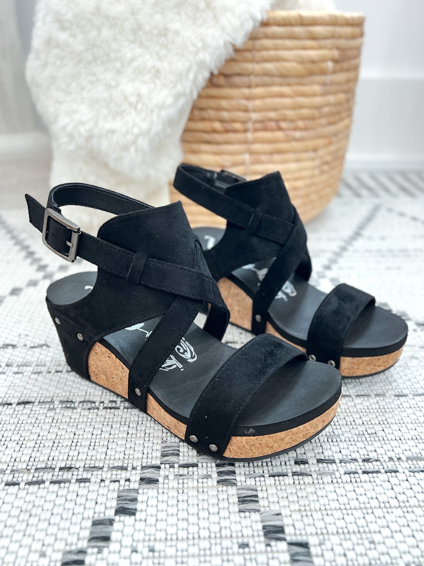 Very G Vector Sandal - Black - Final Sale