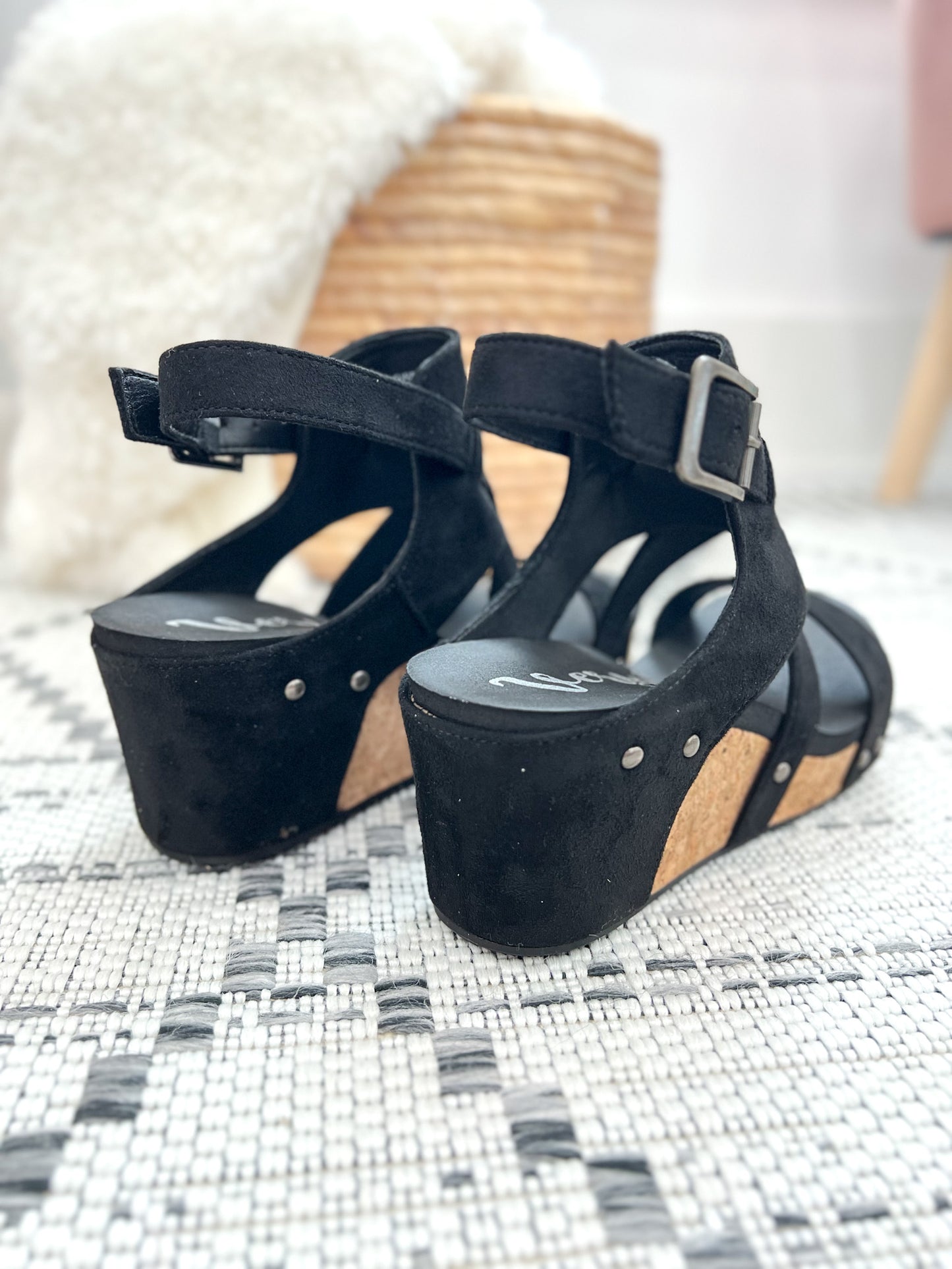 Very G Vector Sandal - Black - Final Sale
