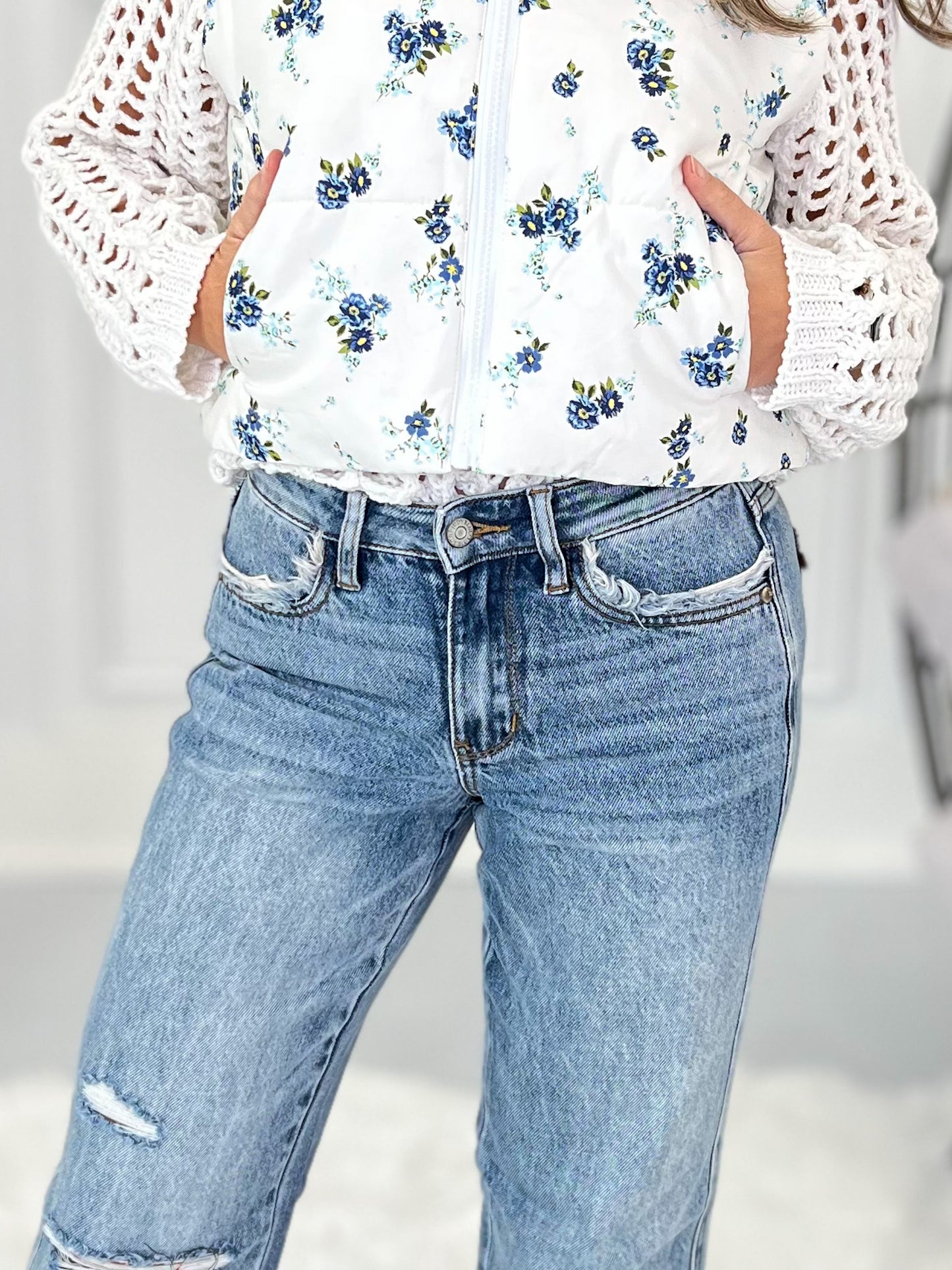 No Signal - Judy Blue 90's Rigid Magic Straight Leg Destroyed Jean