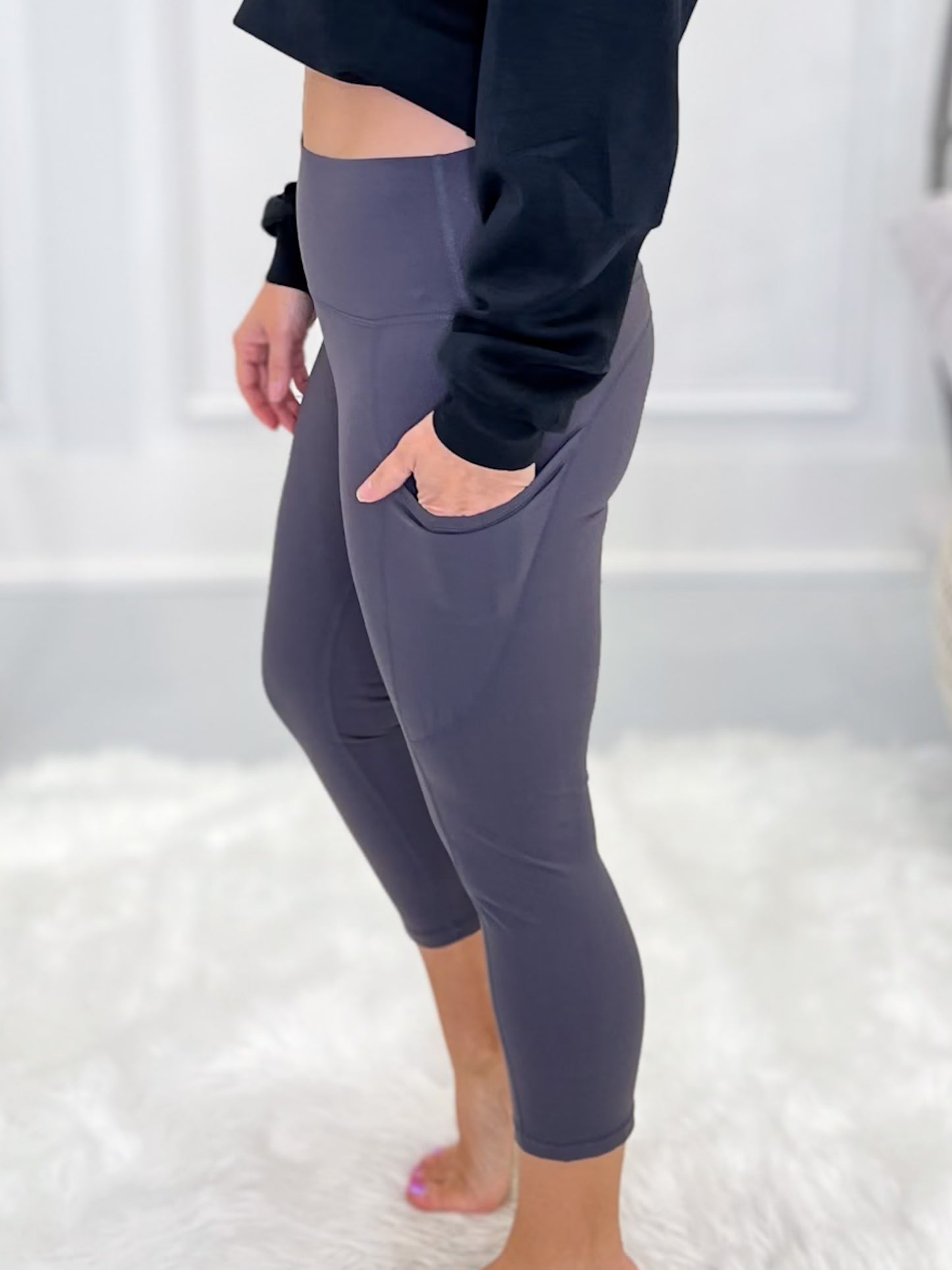 Soft Activewear Capri Leggings w/ Pockets