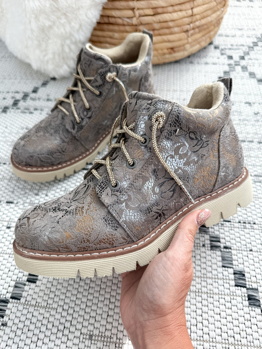 Very G Lauren Boot - Grey