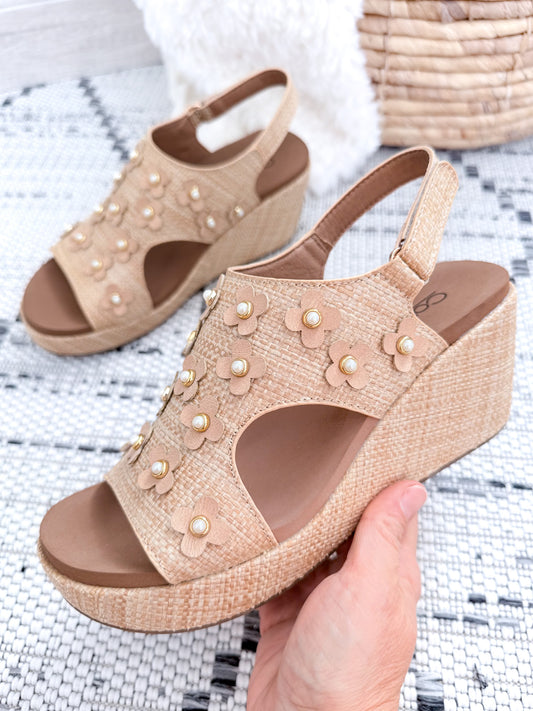 Corky's Carley Wedge - Raffia Flower