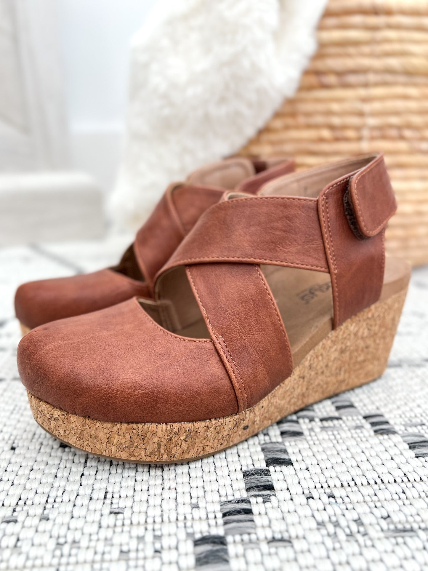 Corky's Case Closed Heel - Bourbon