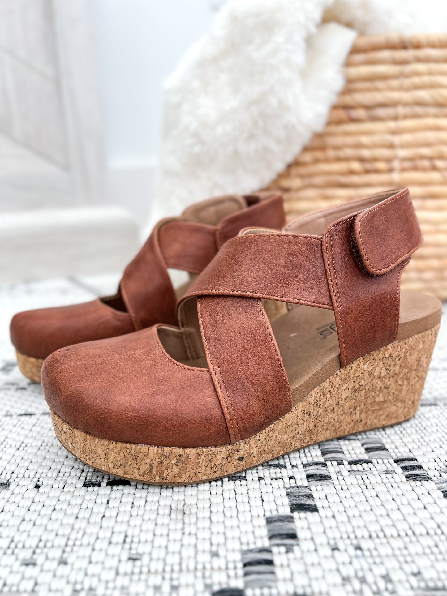 Corky's Case Closed Heel - Bourbon