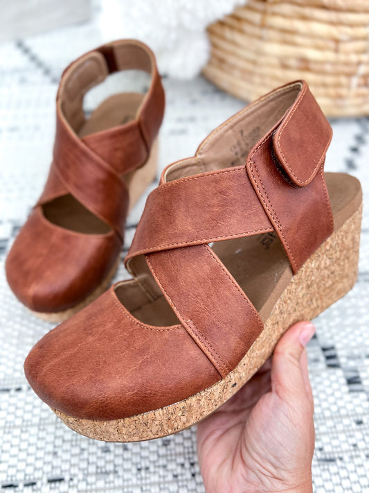 Corky's Case Closed Heel - Bourbon
