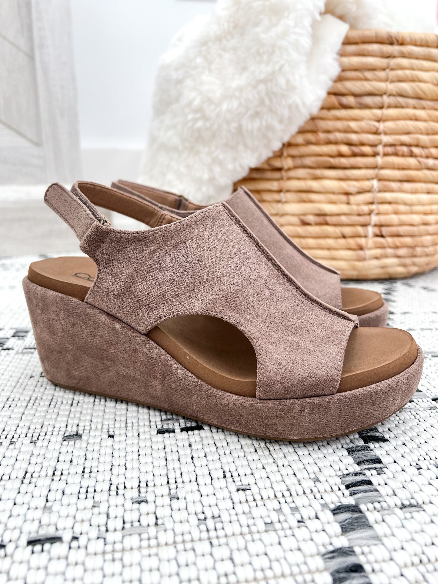 Corky's Carley Wedge - Light Grey