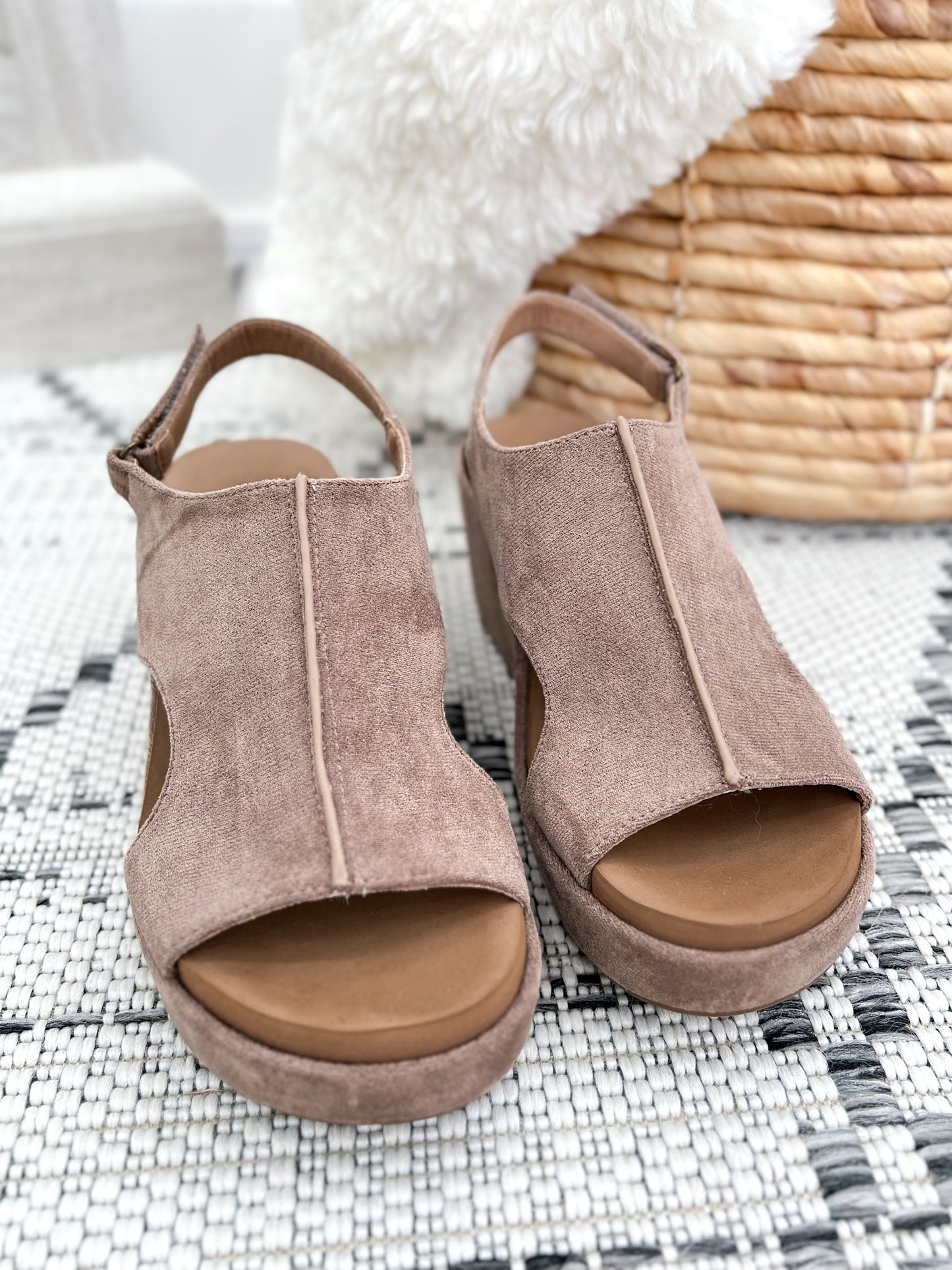 Corky's Carley Wedge - Light Grey