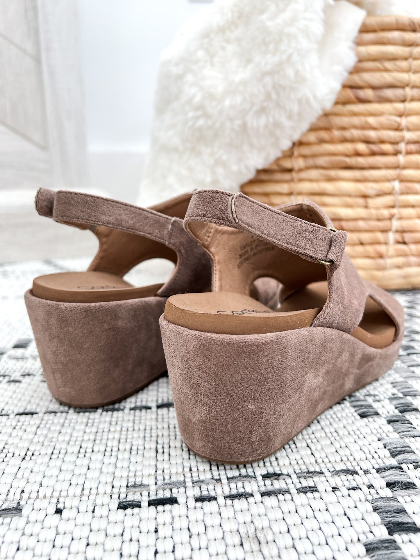 Corky's Carley Wedge - Light Grey