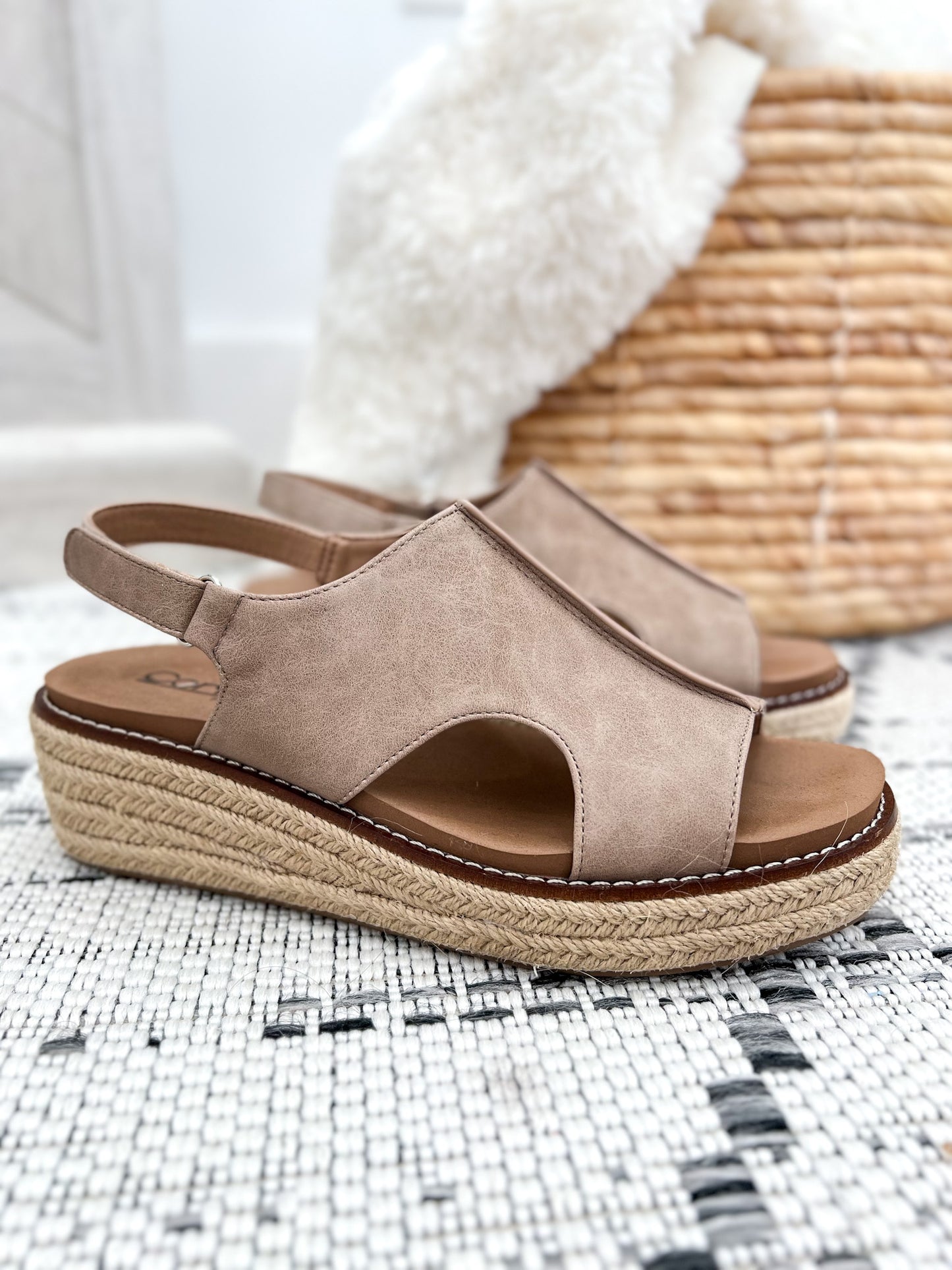 Corky's Ready Or Not Wedge - Taupe