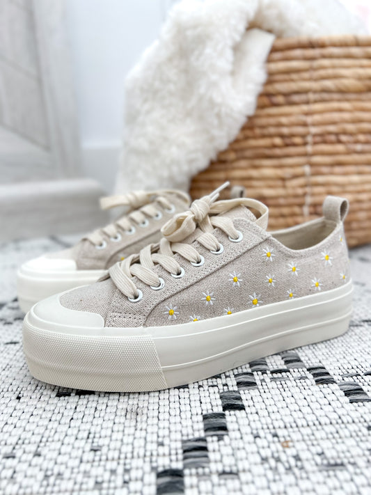 Corky's Take The Lead - Natural With Daisies