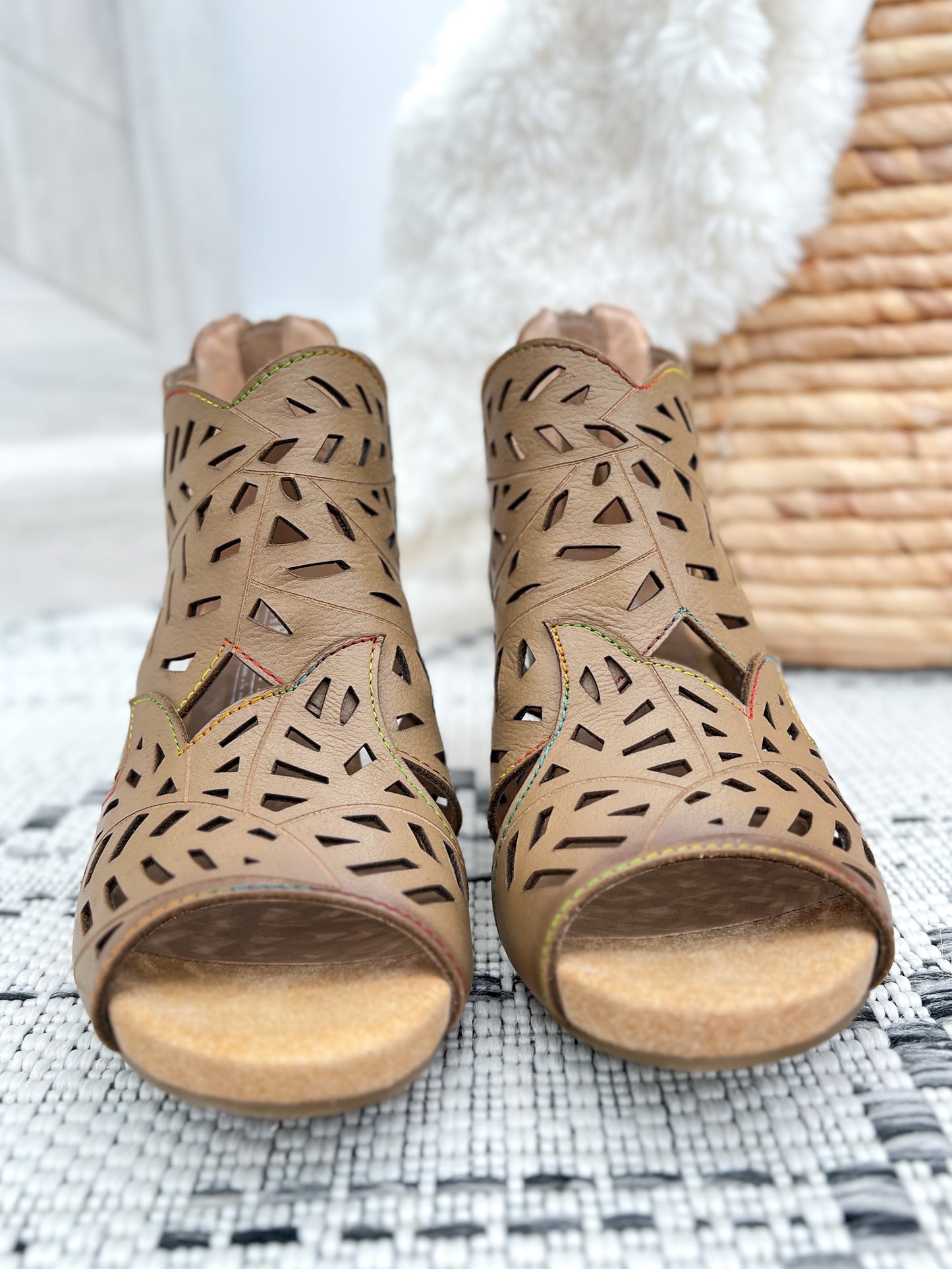 L'ARTISTE Icon Wedge - Tan Leather