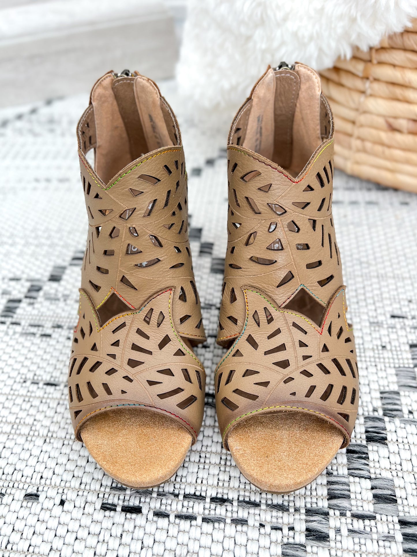 L'ARTISTE Icon Wedge - Tan Leather