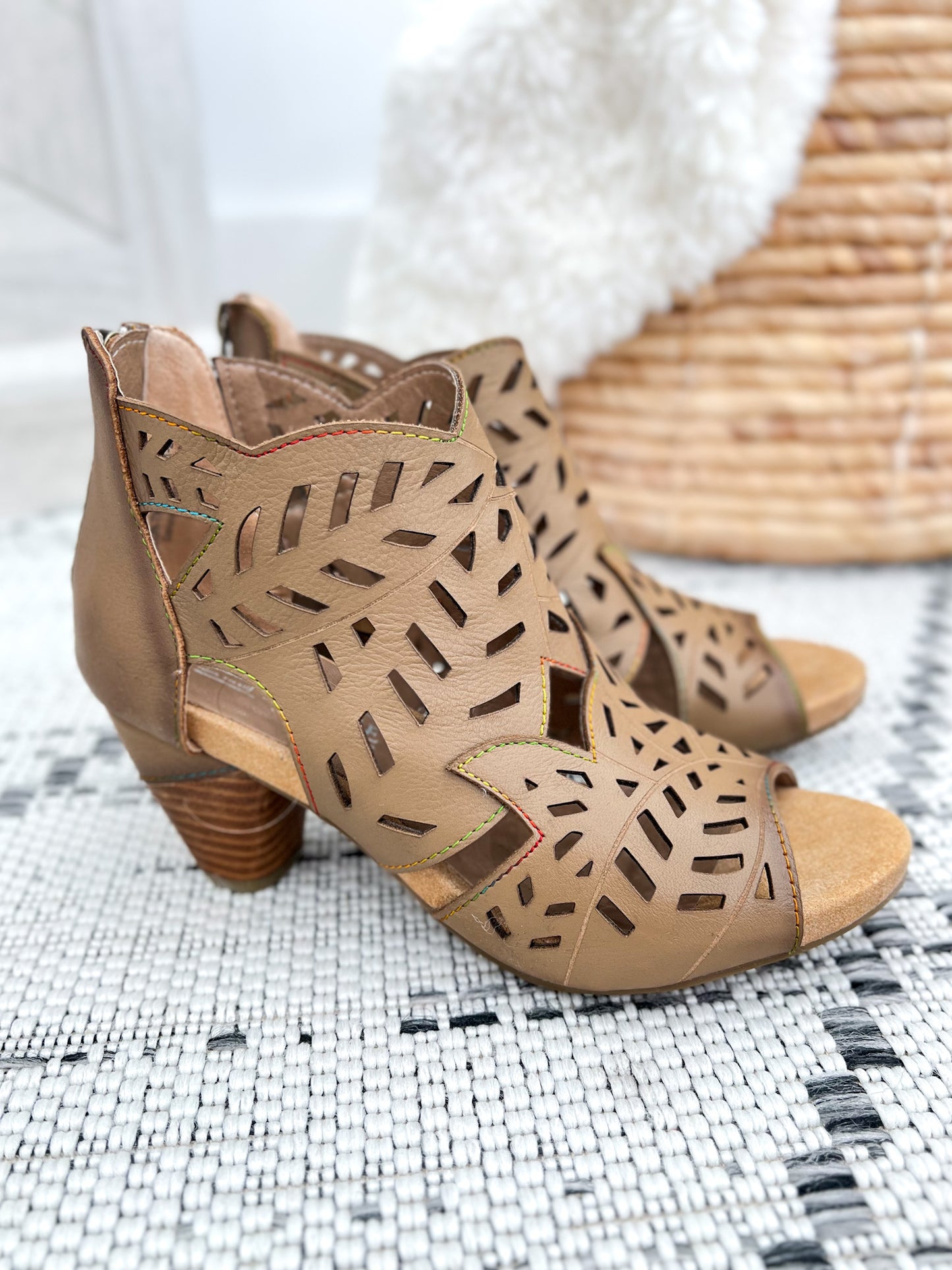 L'ARTISTE Icon Wedge - Tan Leather