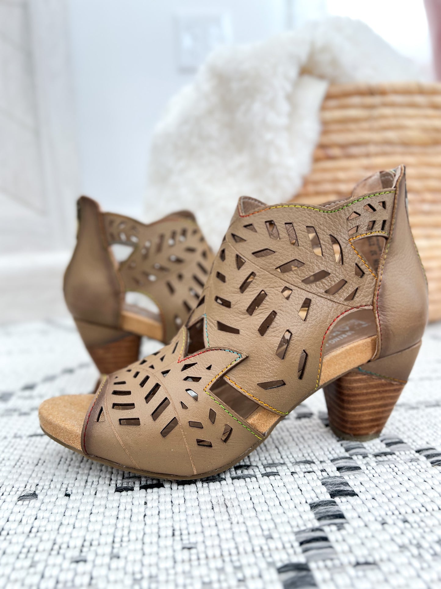 L'ARTISTE Icon Wedge - Tan Leather