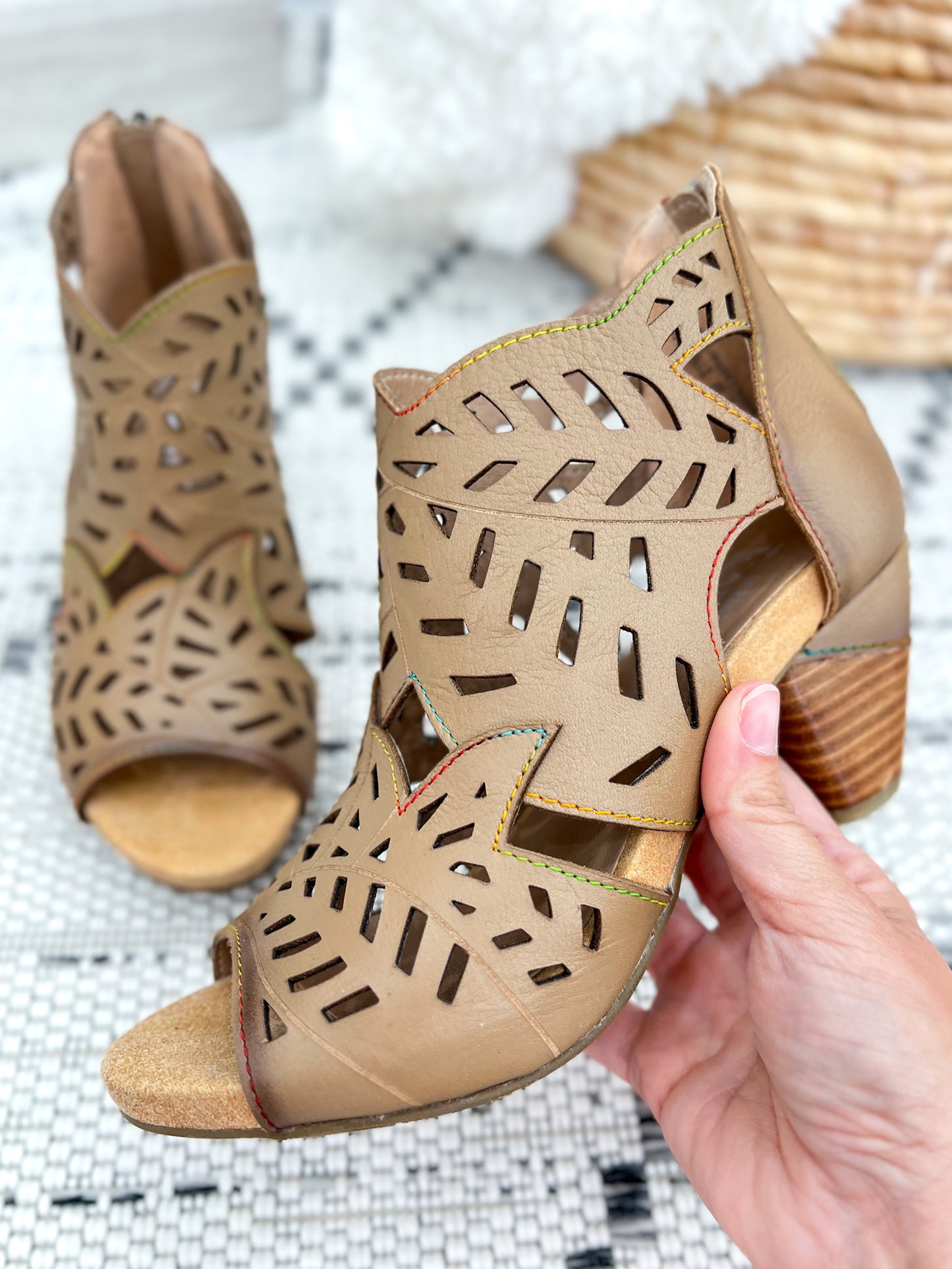L'ARTISTE Icon Wedge - Tan Leather