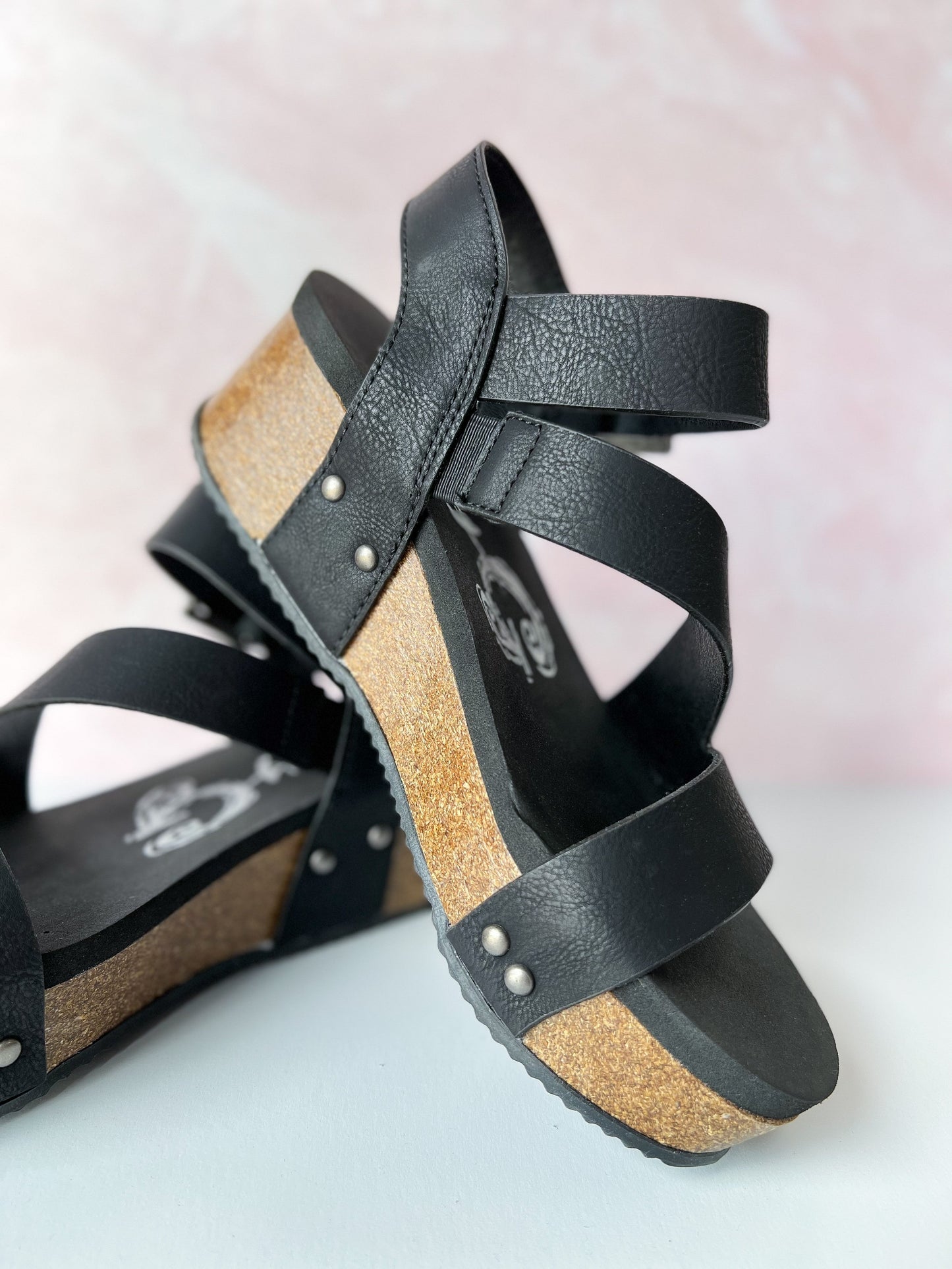 Very G Shayne Sandal Wedge - Black