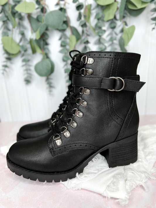 Very G Donatella Boot - Black