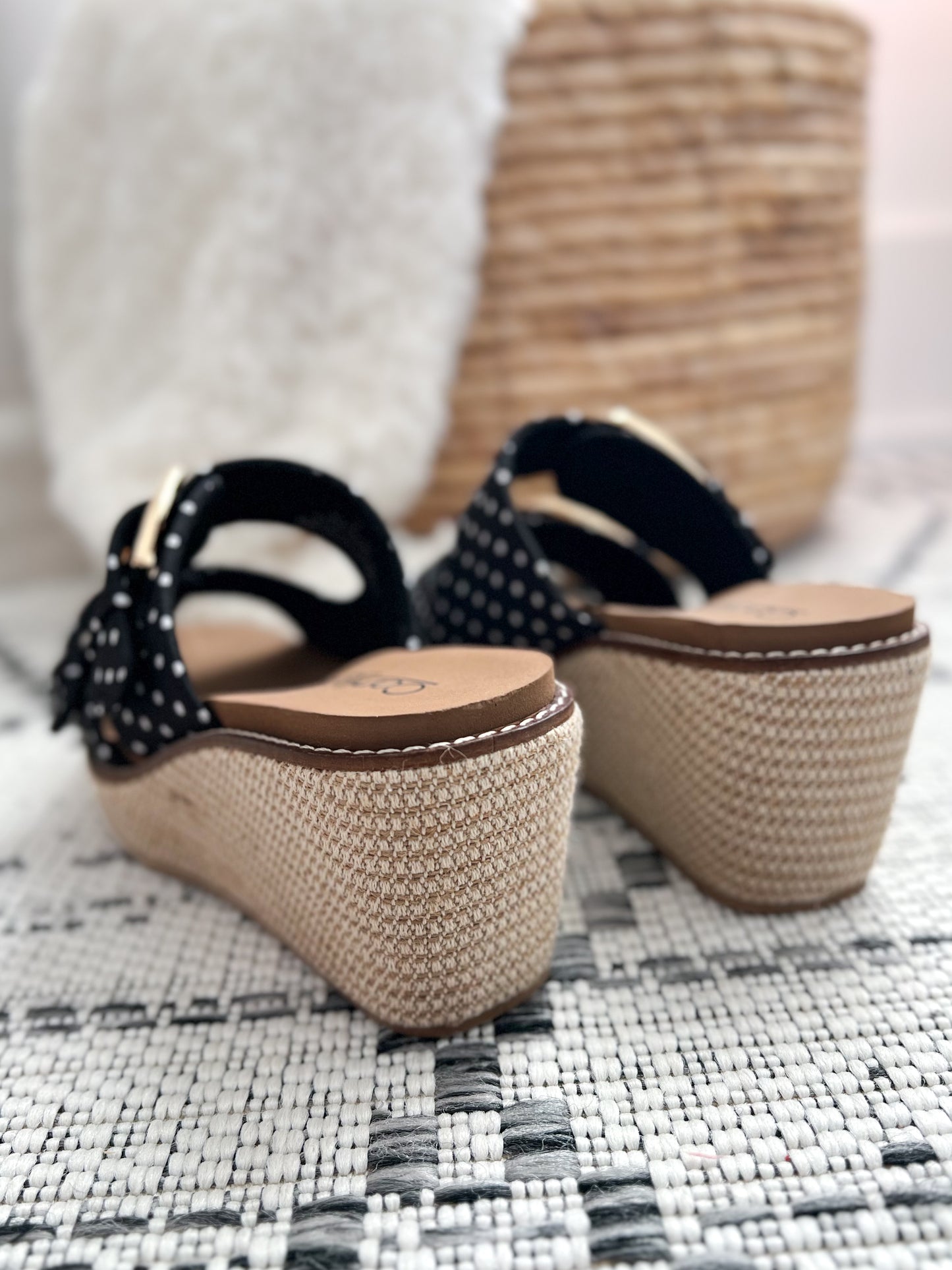 Corky's Manifest Wedge - B & W Polka Dot