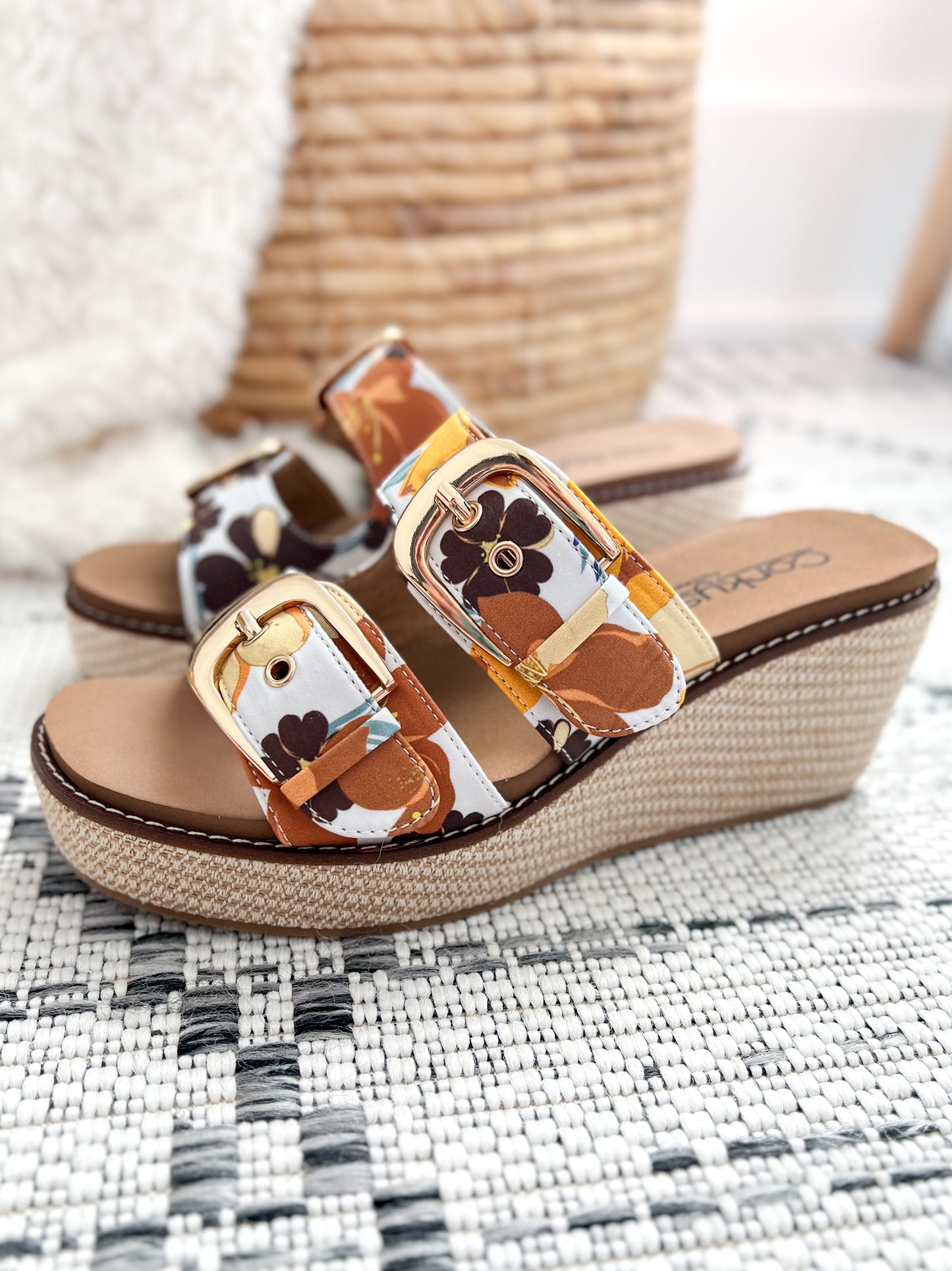 Corky's Manifest Wedge - Natural Hibiscus