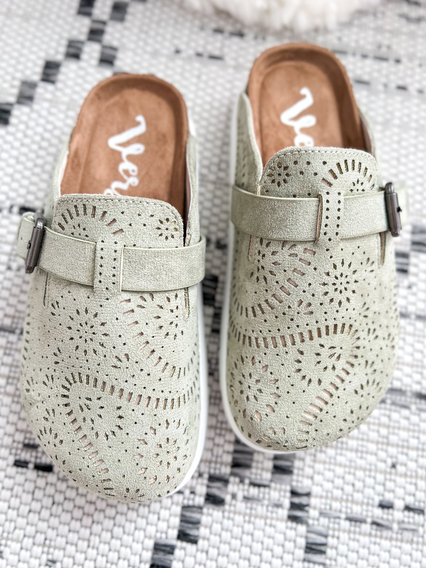 Very G Lulu Platform Clog - Sage