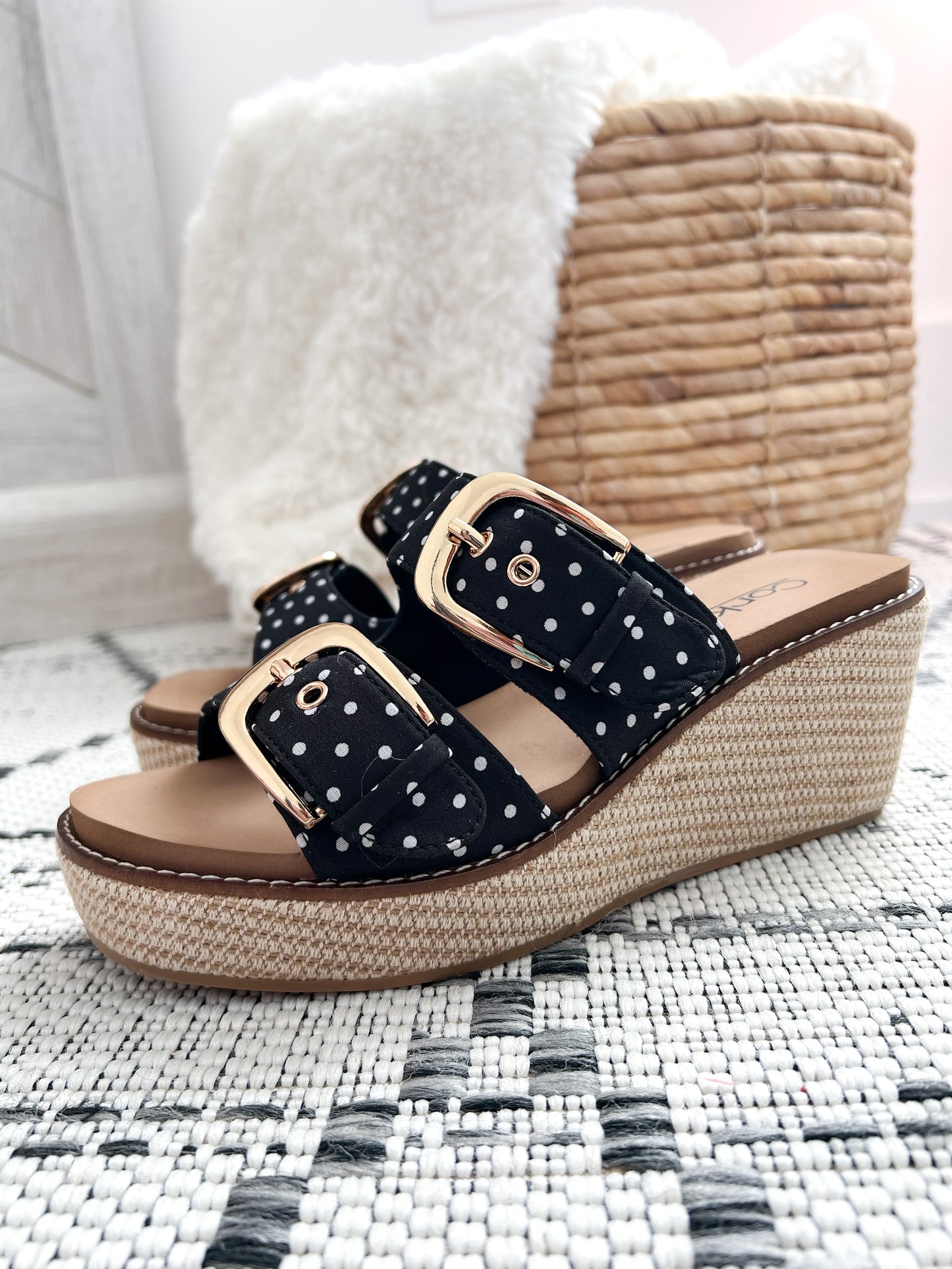 Corky's Manifest Wedge - B & W Polka Dot
