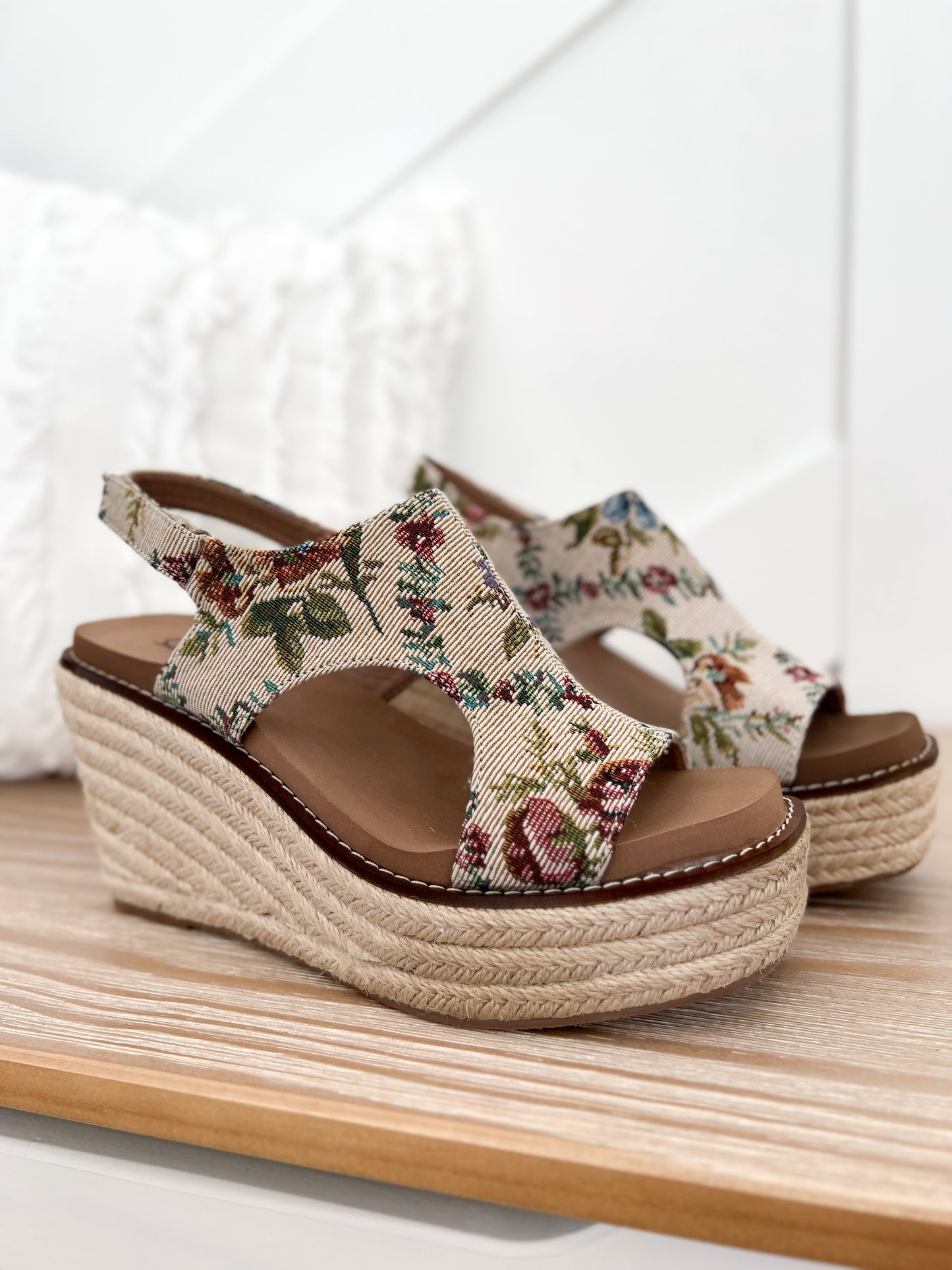 Corky's Freddie Wedge - Sand Floral