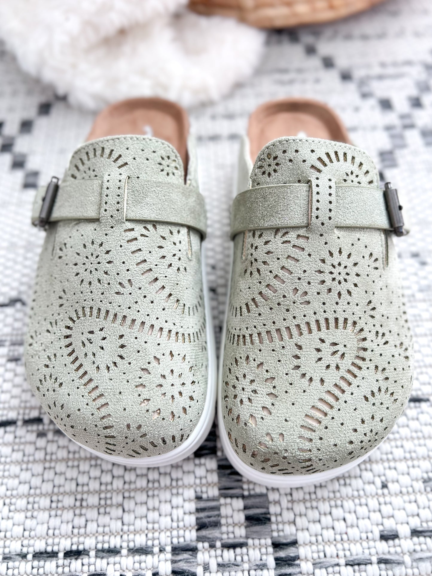 Very G Lulu Platform Clog - Sage