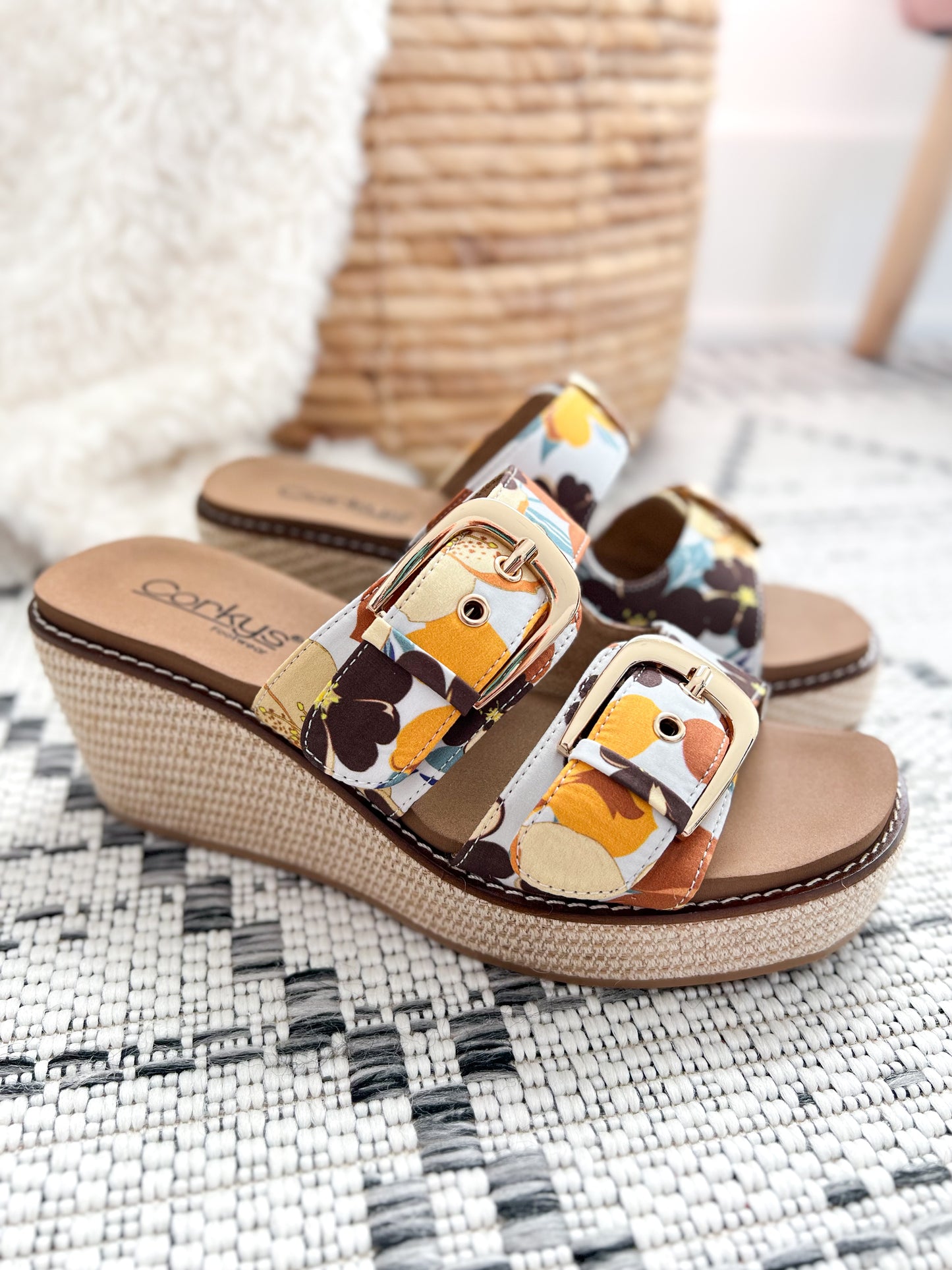 Corky's Manifest Wedge - Natural Hibiscus