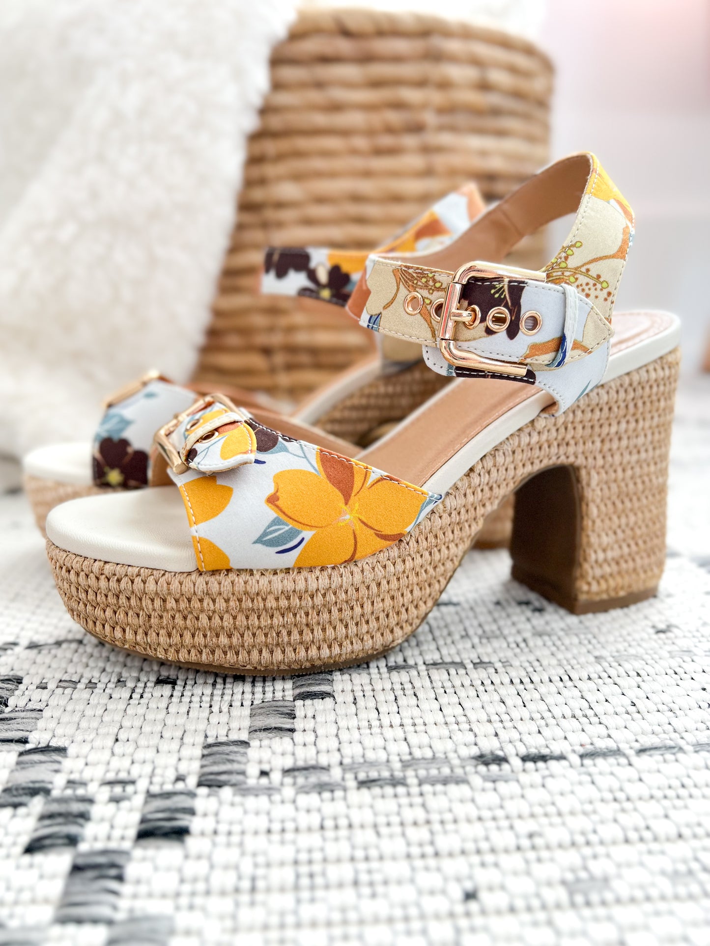 Corky's Daddy's Money Wedge - Natural Hibiscus