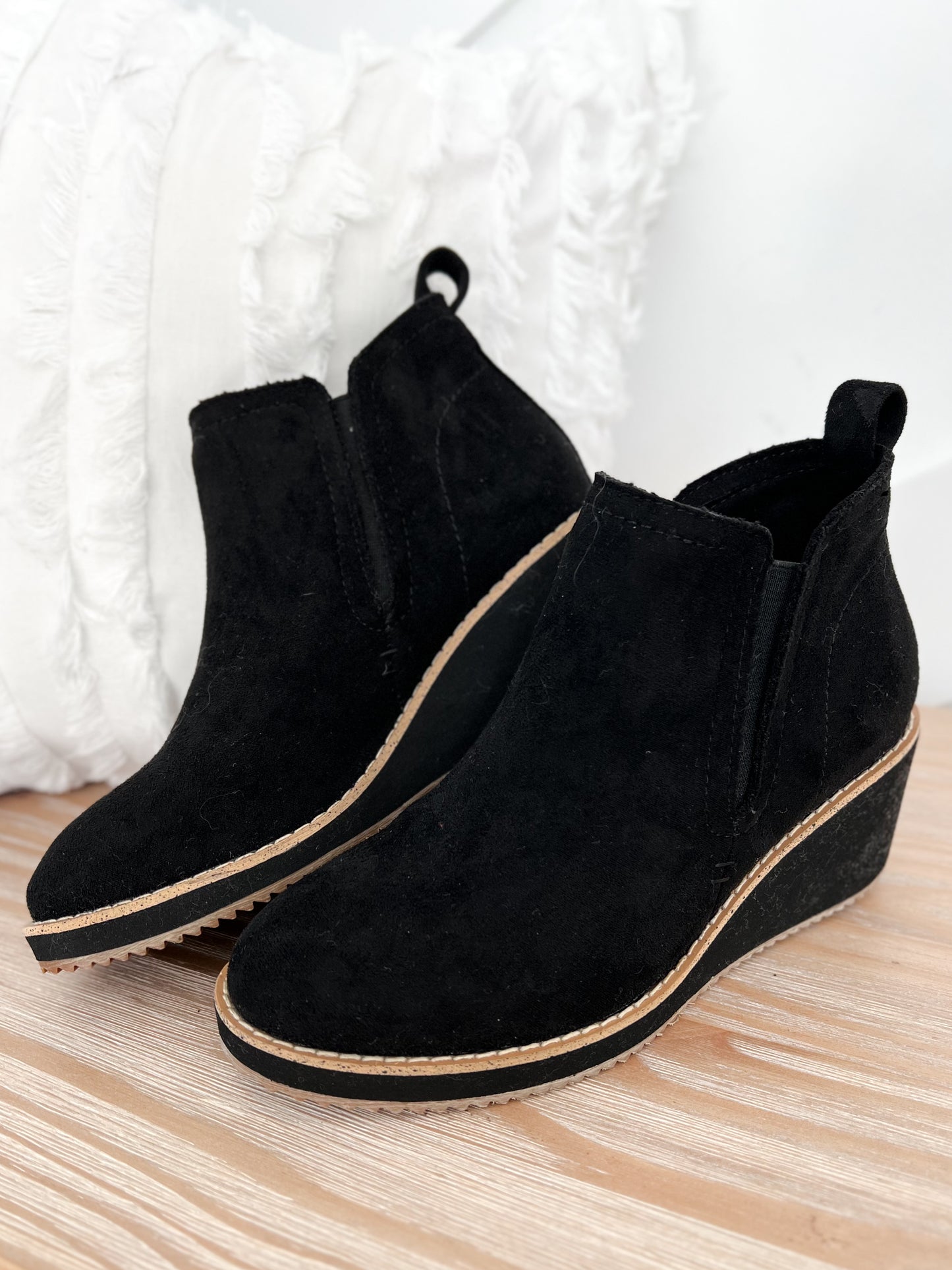 Corky's Tomb Wedge - Black Suede