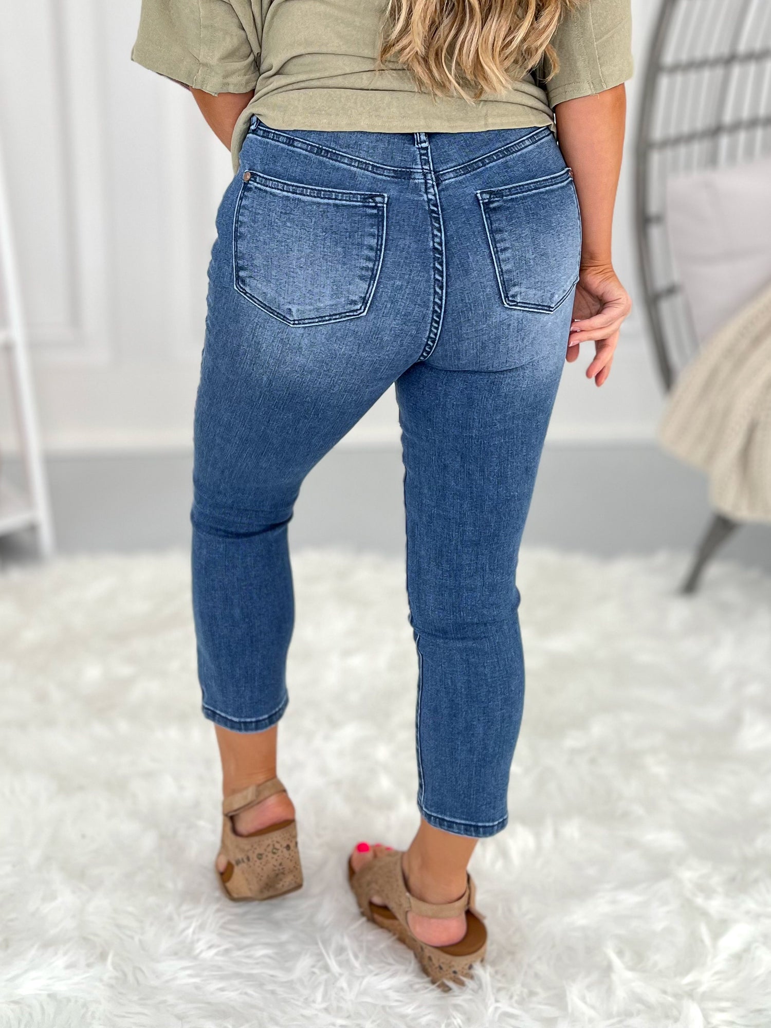 Judy Blue Medium Skinny Fit Pull-On Capri Jeans