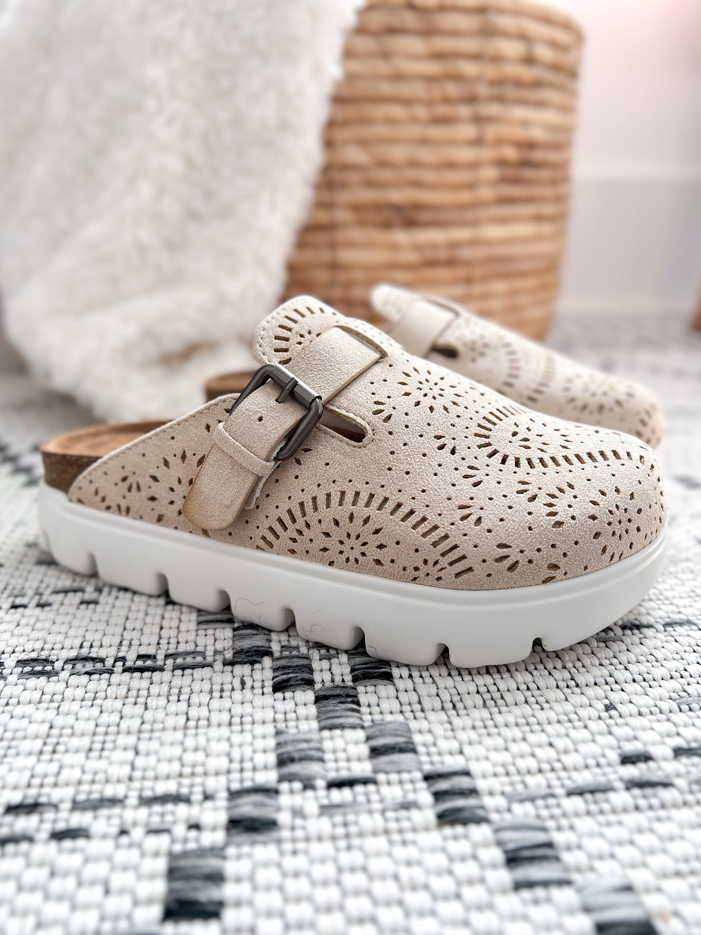 Very G Lulu Platform Clog - Cream