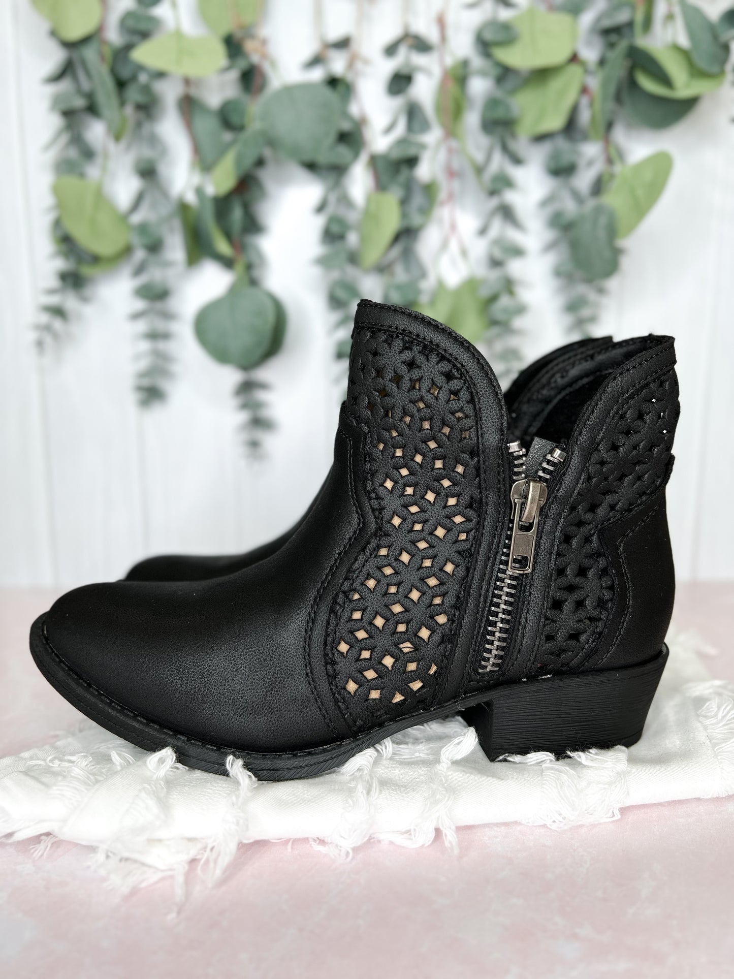 Very G Leah Boot - Black