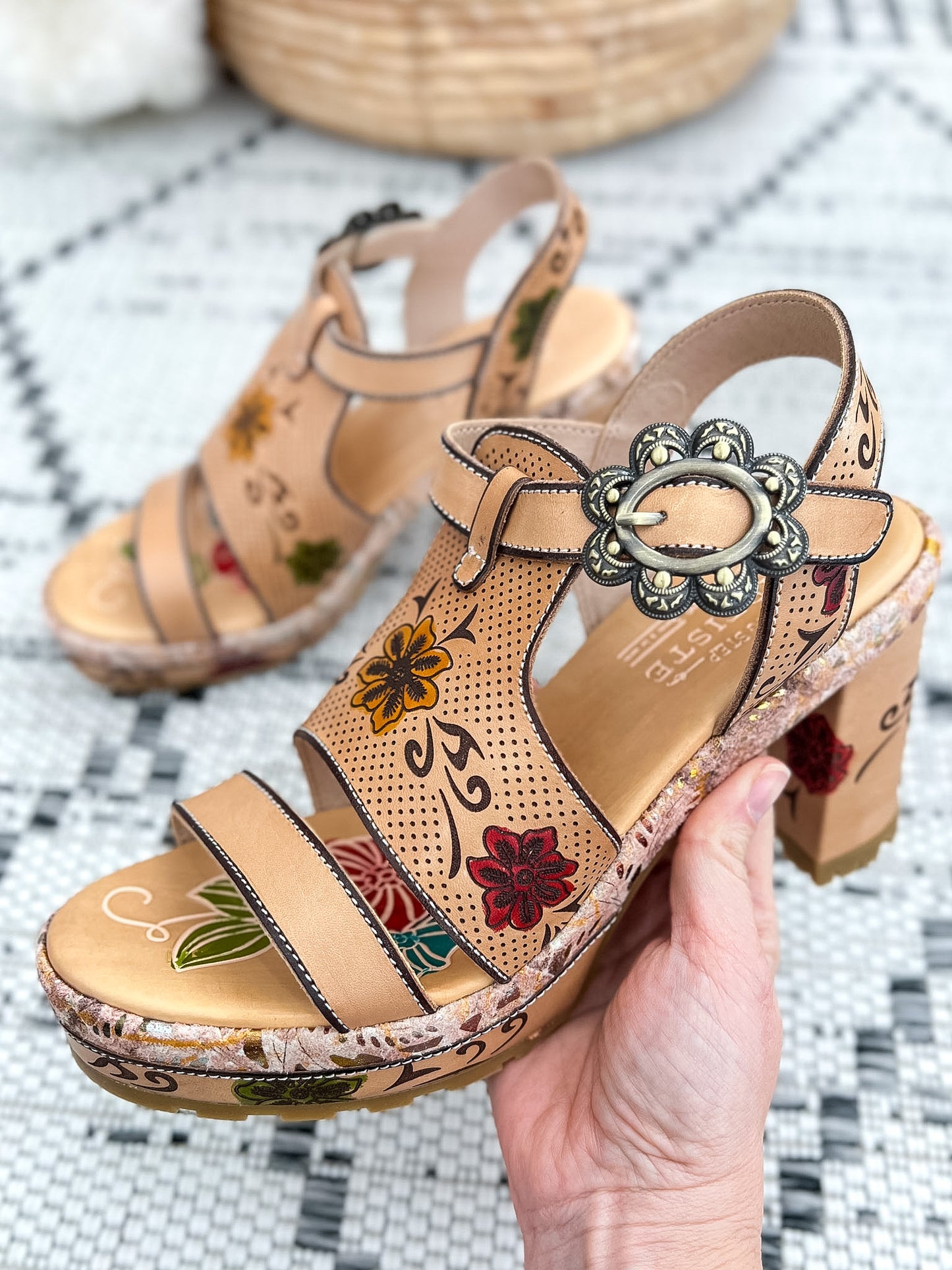 L'ARTISTE Jawdrop Heel - Beige Multi