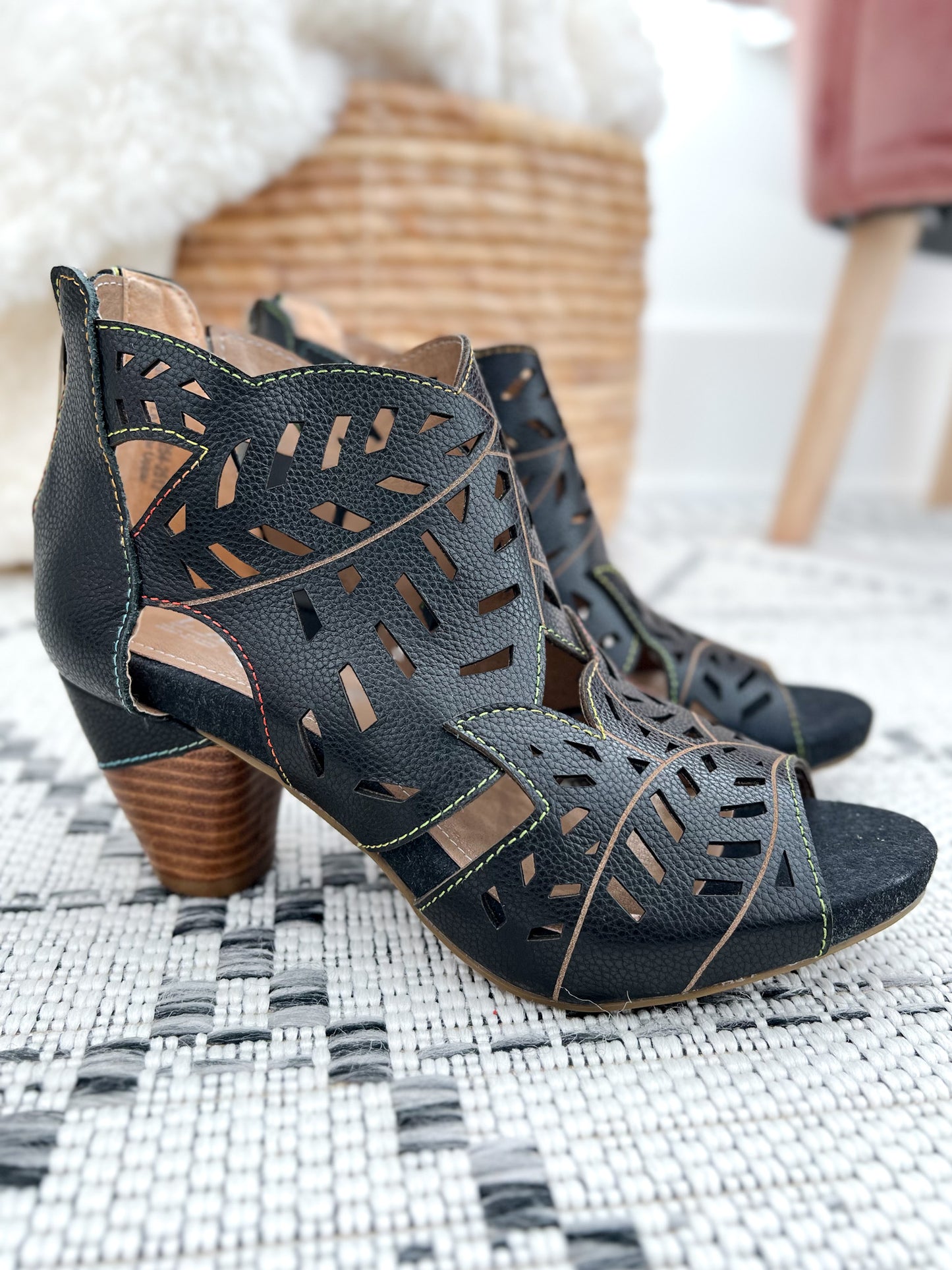 L'ARTISTE Icon Wedge - Black Leather