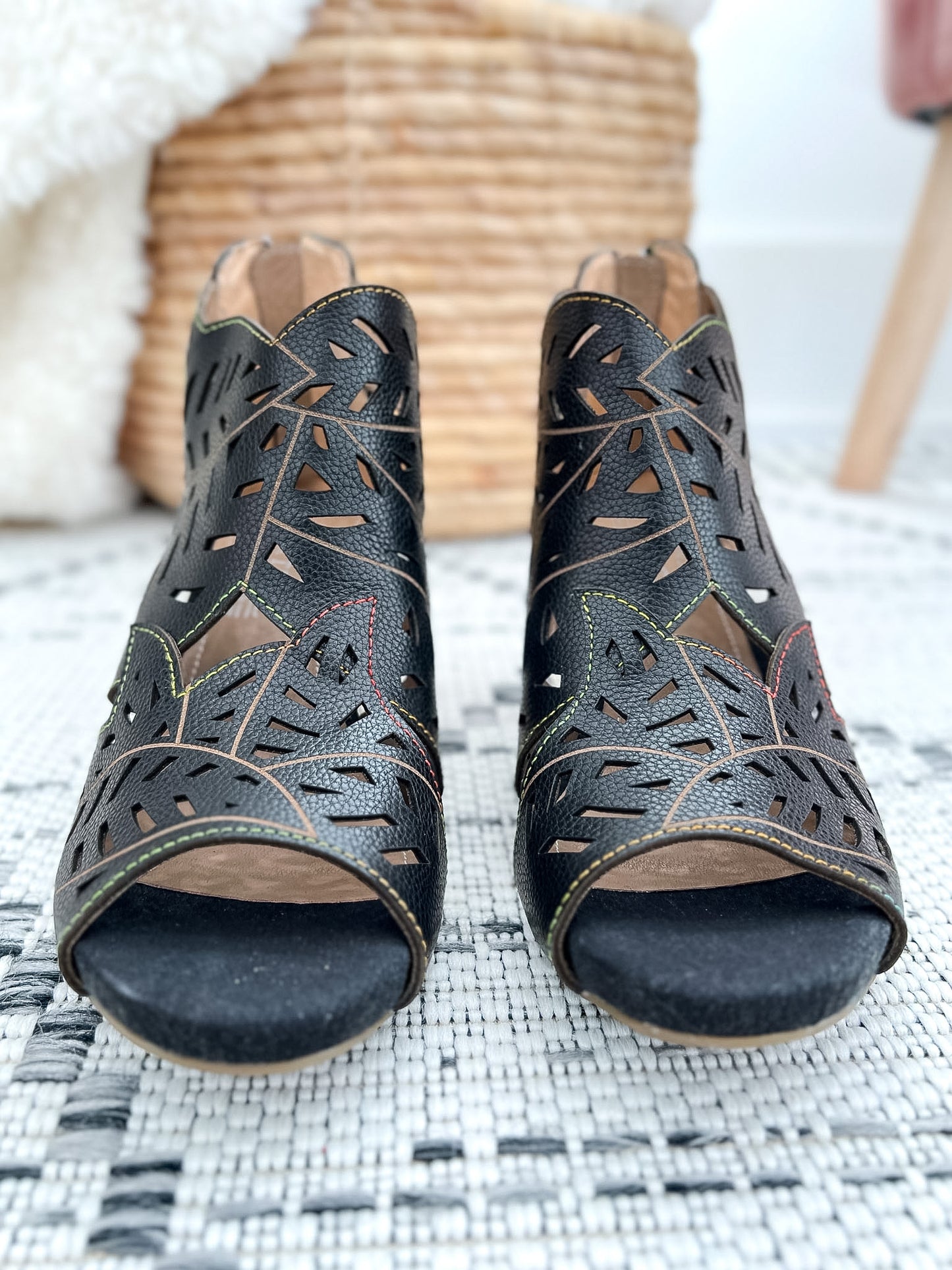 L'ARTISTE Icon Wedge - Black Leather