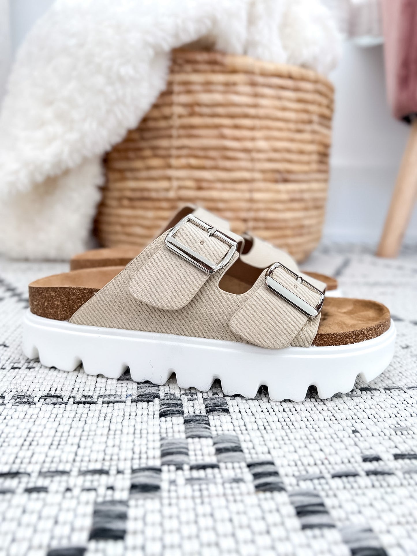 Very G Jazmin 2 Platform Sandal - Cream
