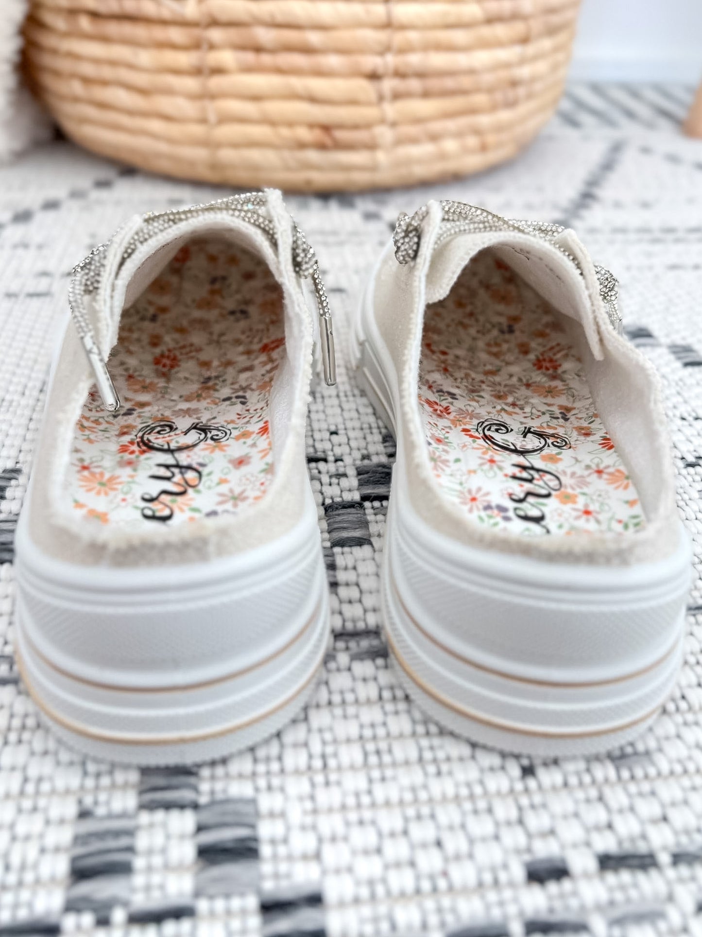 Very G Aman Slip On Sneaker - Natural