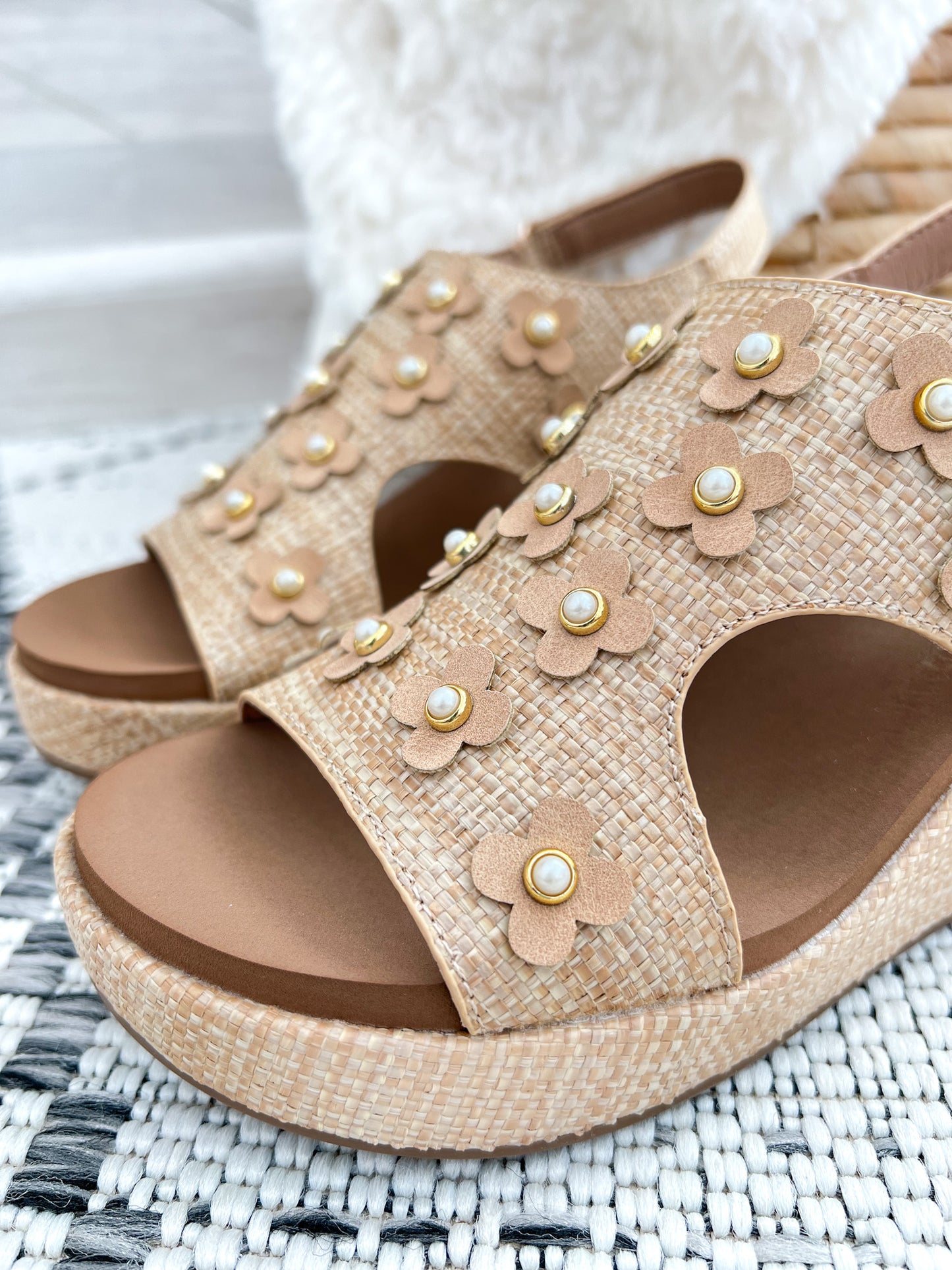 Corky's Carley Wedge - Raffia Flower