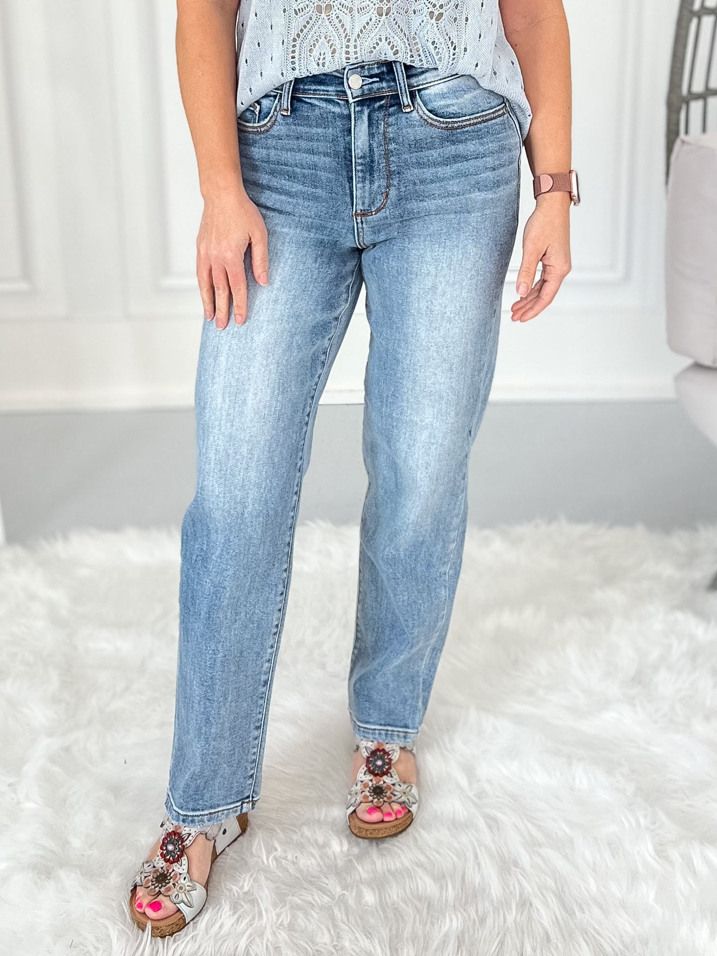 Hits Just Right - Judy Blue Ankle Straight Leg Jean